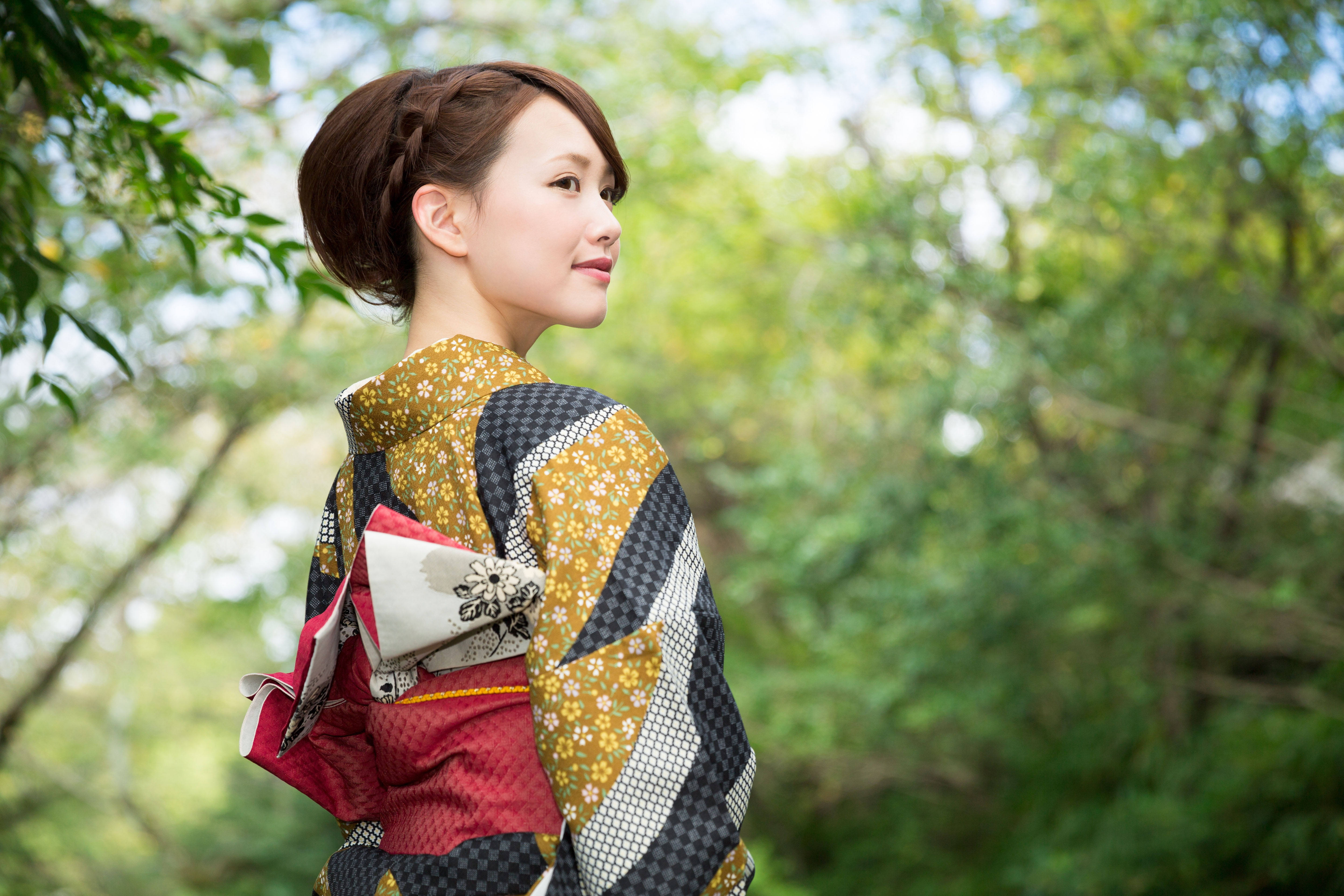 Japanese Girl, patterned kimono, sunlit forest, 5K Desktop Wallpaper