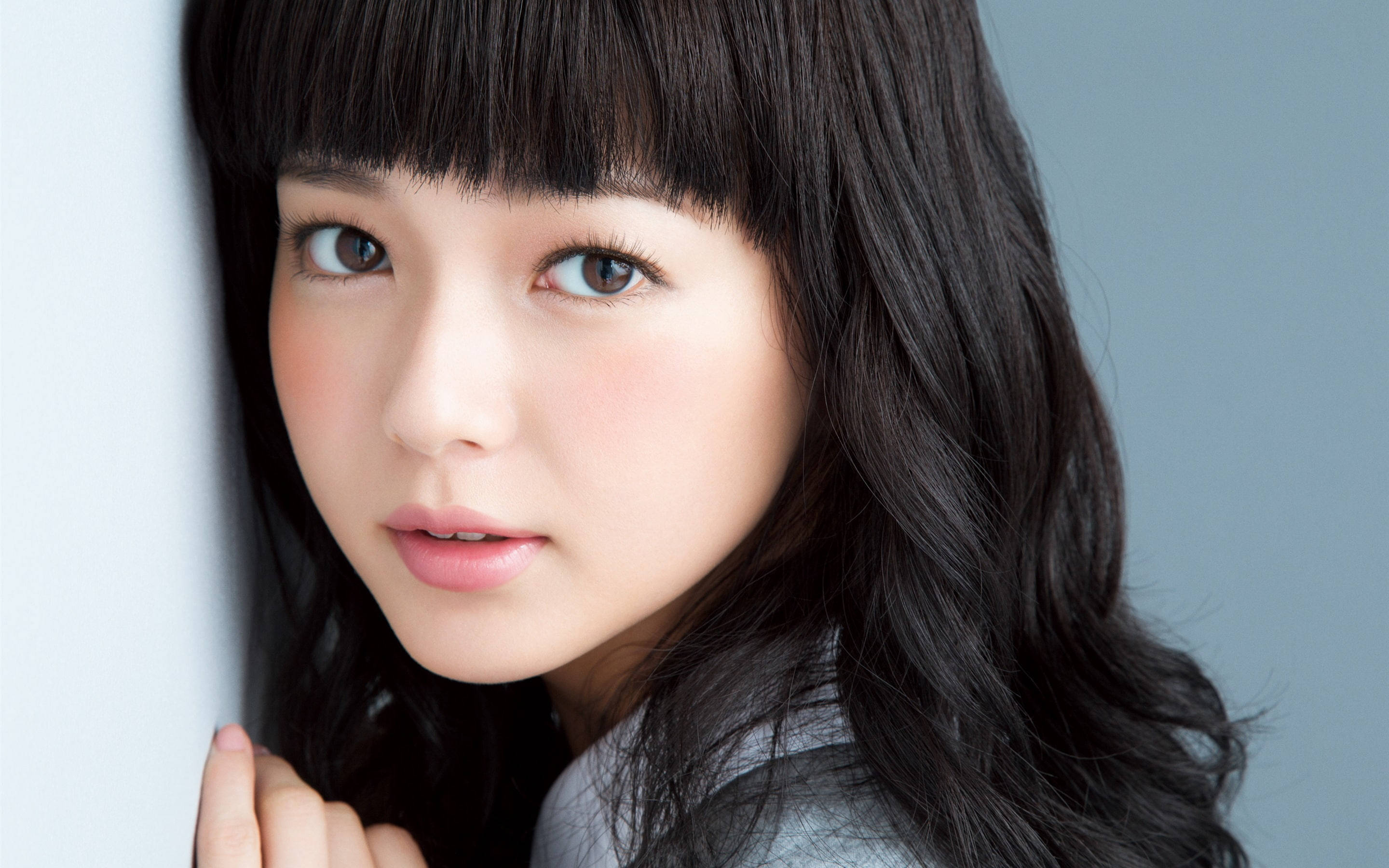 Japanese Girl, curly hair, dark hair, 2K Desktop Wallpaper
