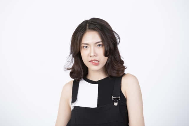 Japanese Playful Women, shoulder-length dark hair, black and white sleeveless top, SD Desktop Wallpaper