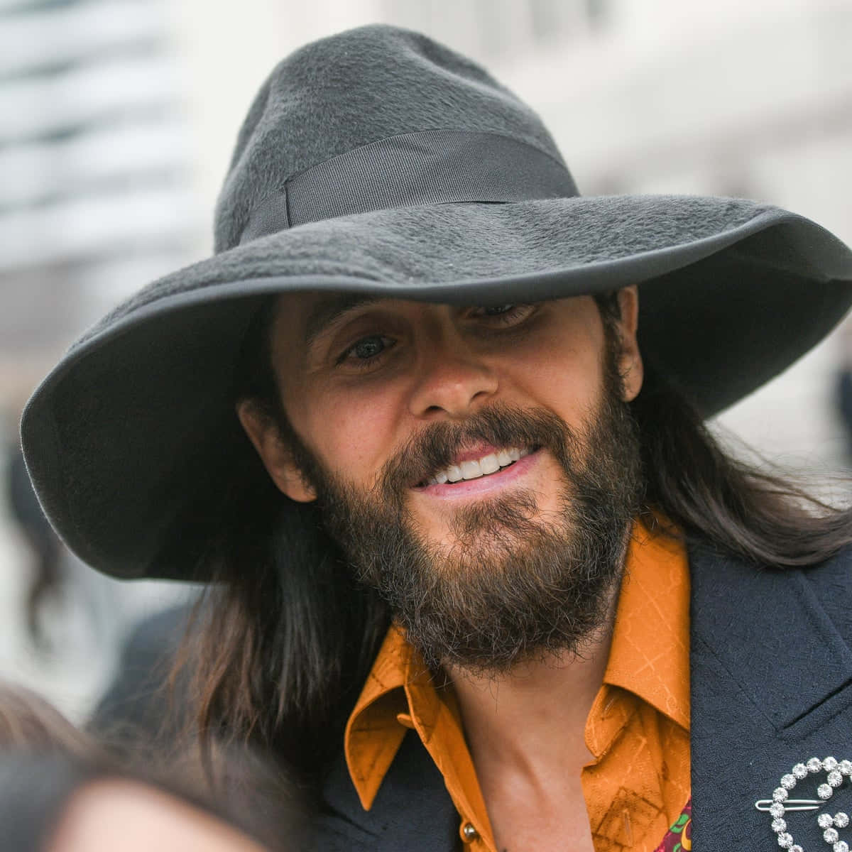 Jared Leto, gray hat, orange shirt, SD Desktop Wallpaper