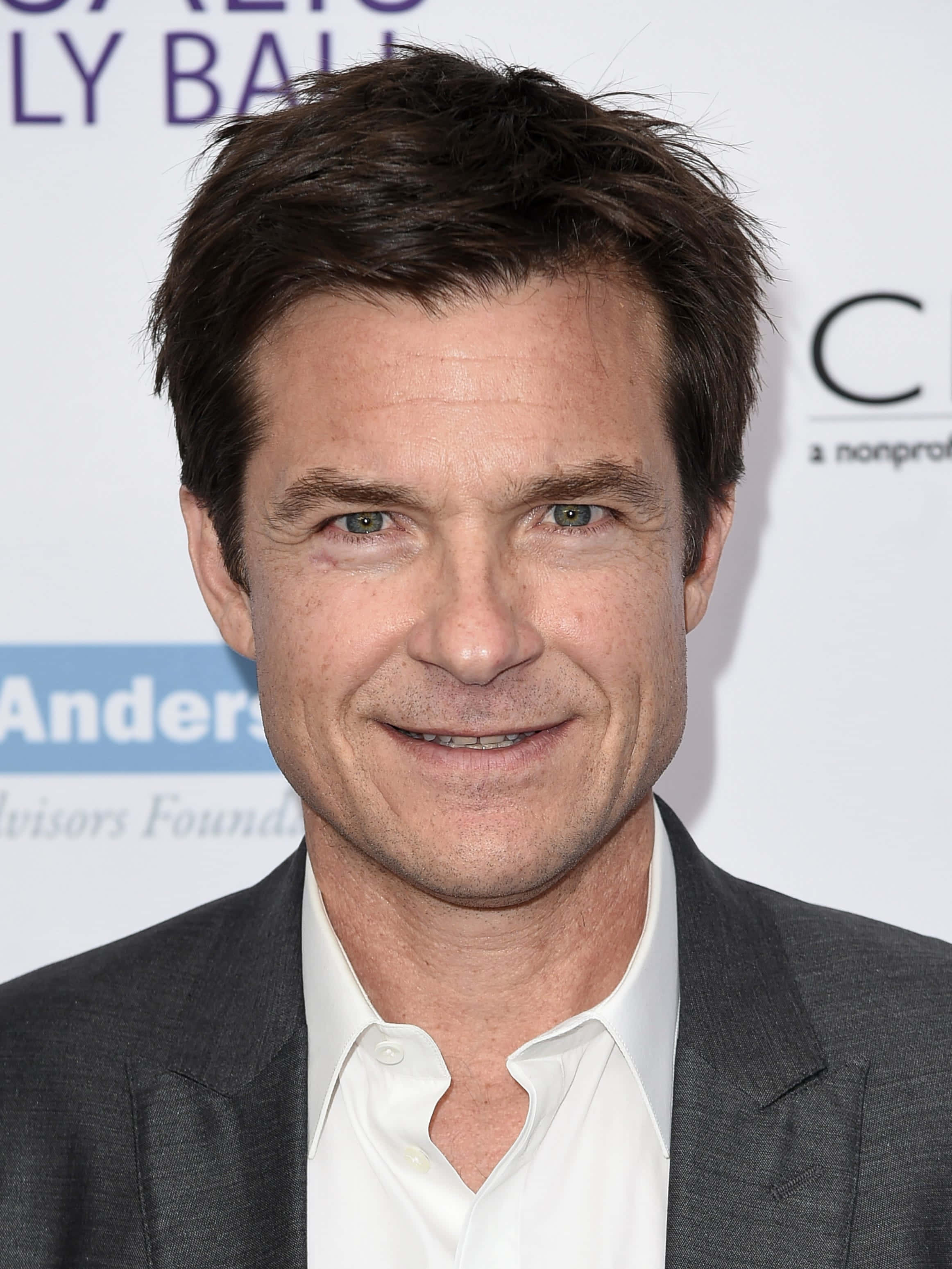 Jason Bateman, gray suit, white shirt, 2K Phone Wallpaper