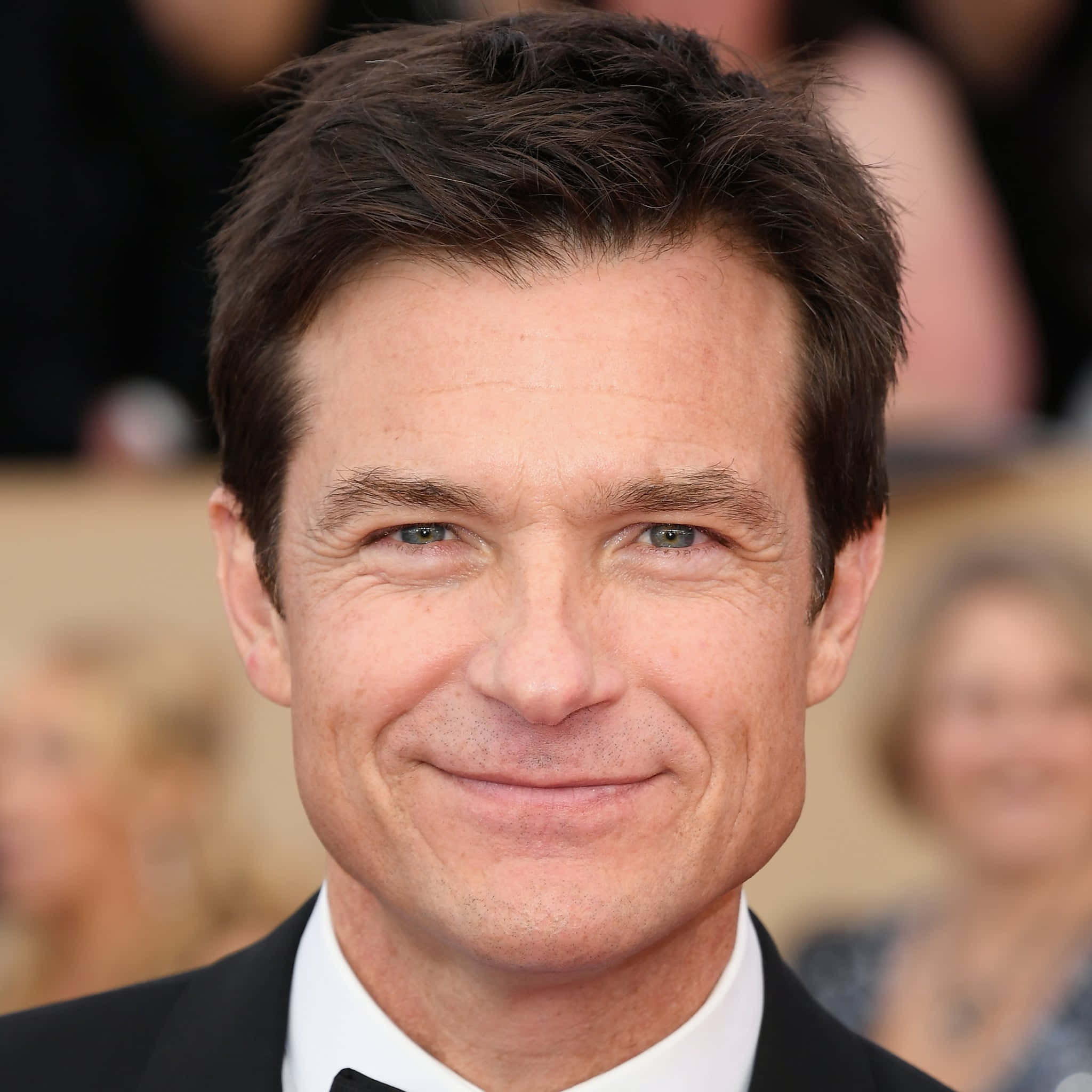 Jason Bateman, black tuxedo, golden event backdrop, Full HD Desktop Wallpaper