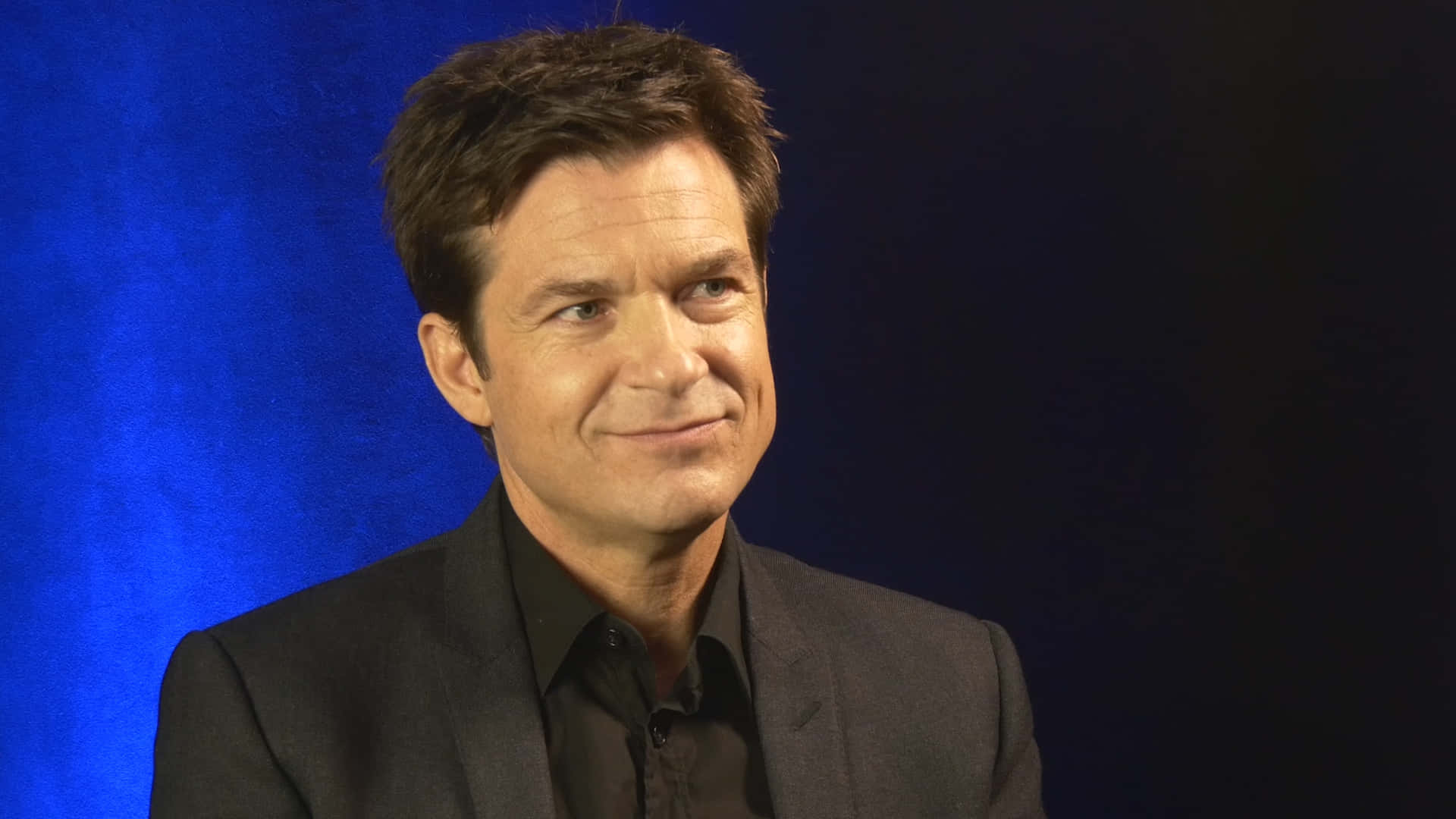 Jason Bateman, dark suit, deep blue textured backdrop, Full HD Desktop Wallpaper