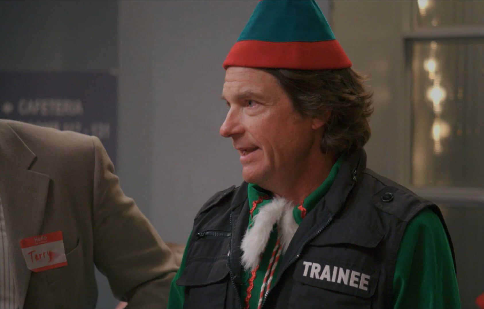 Jason Bateman, green and red elf hat, trainee vest, HD Desktop Wallpaper