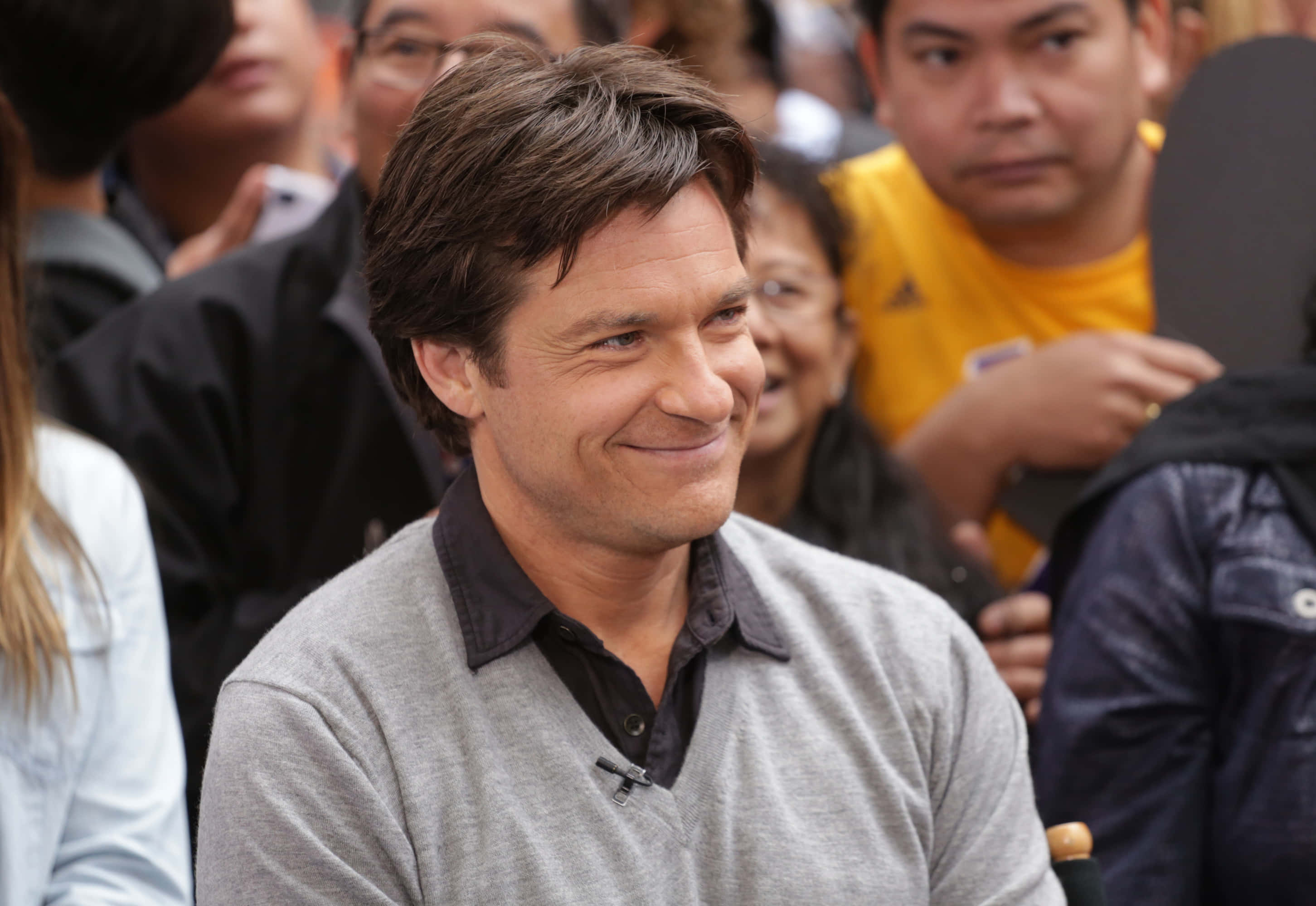 Jason Bateman, brown hair, outdoor event, 2K Desktop Wallpaper