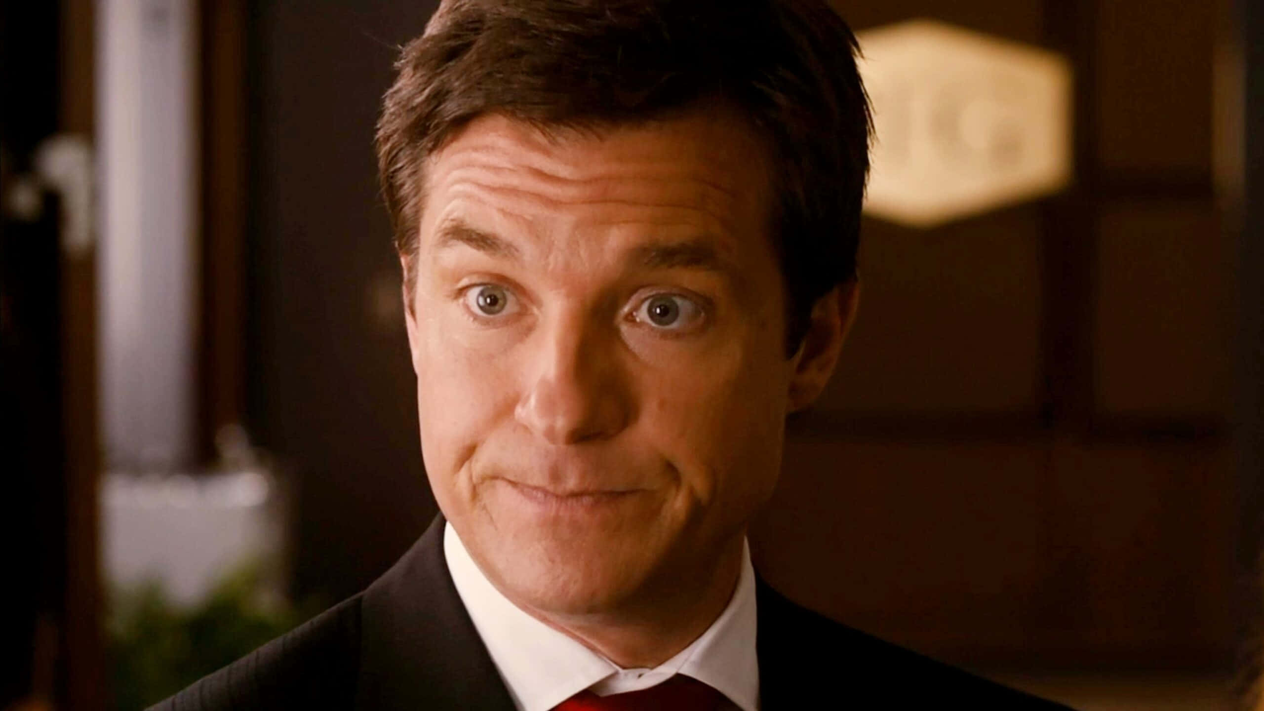 Jason Bateman, suit, red tie, 2K Desktop Wallpaper