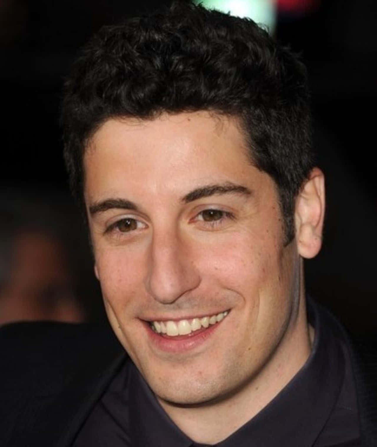Jason Biggs, dark curly hair, warm brown eyes, HD Phone Wallpaper