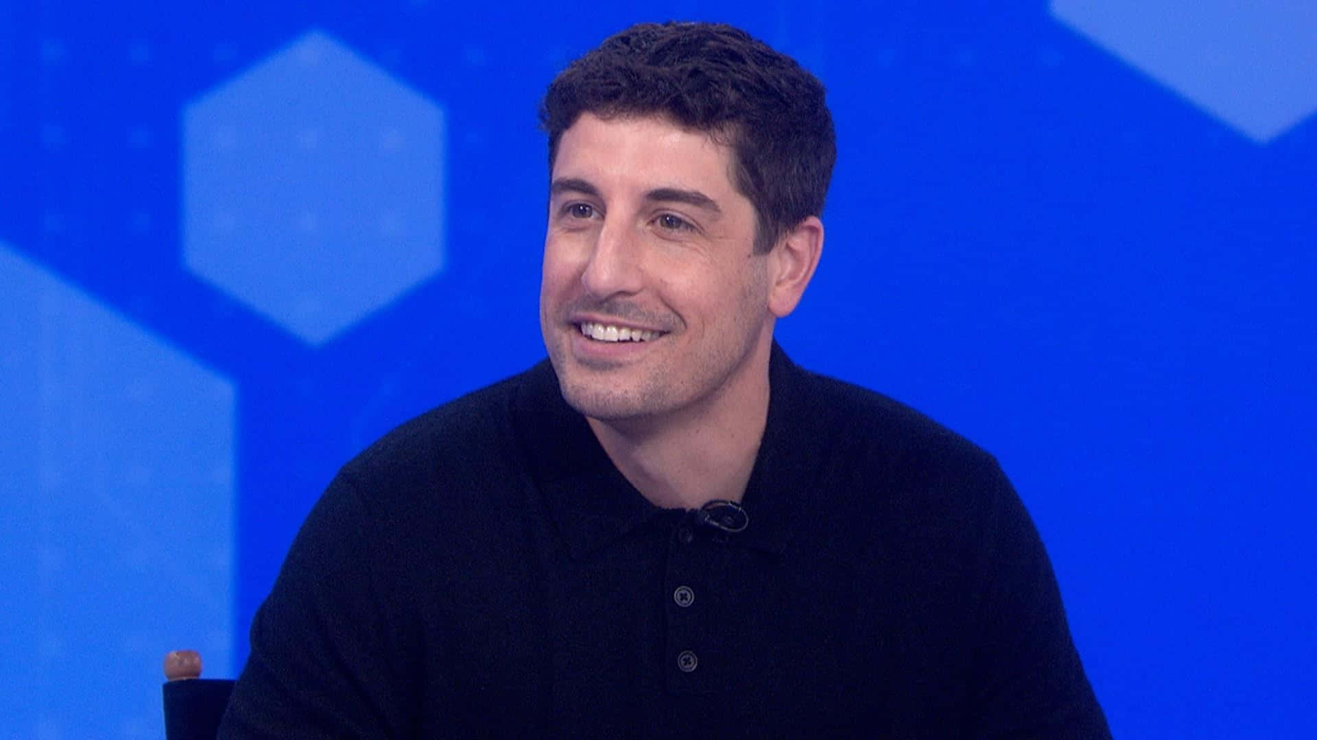 Jason Biggs, black polo shirt, vibrant blue hexagonal patterned backdrop, Full HD Desktop Wallpaper