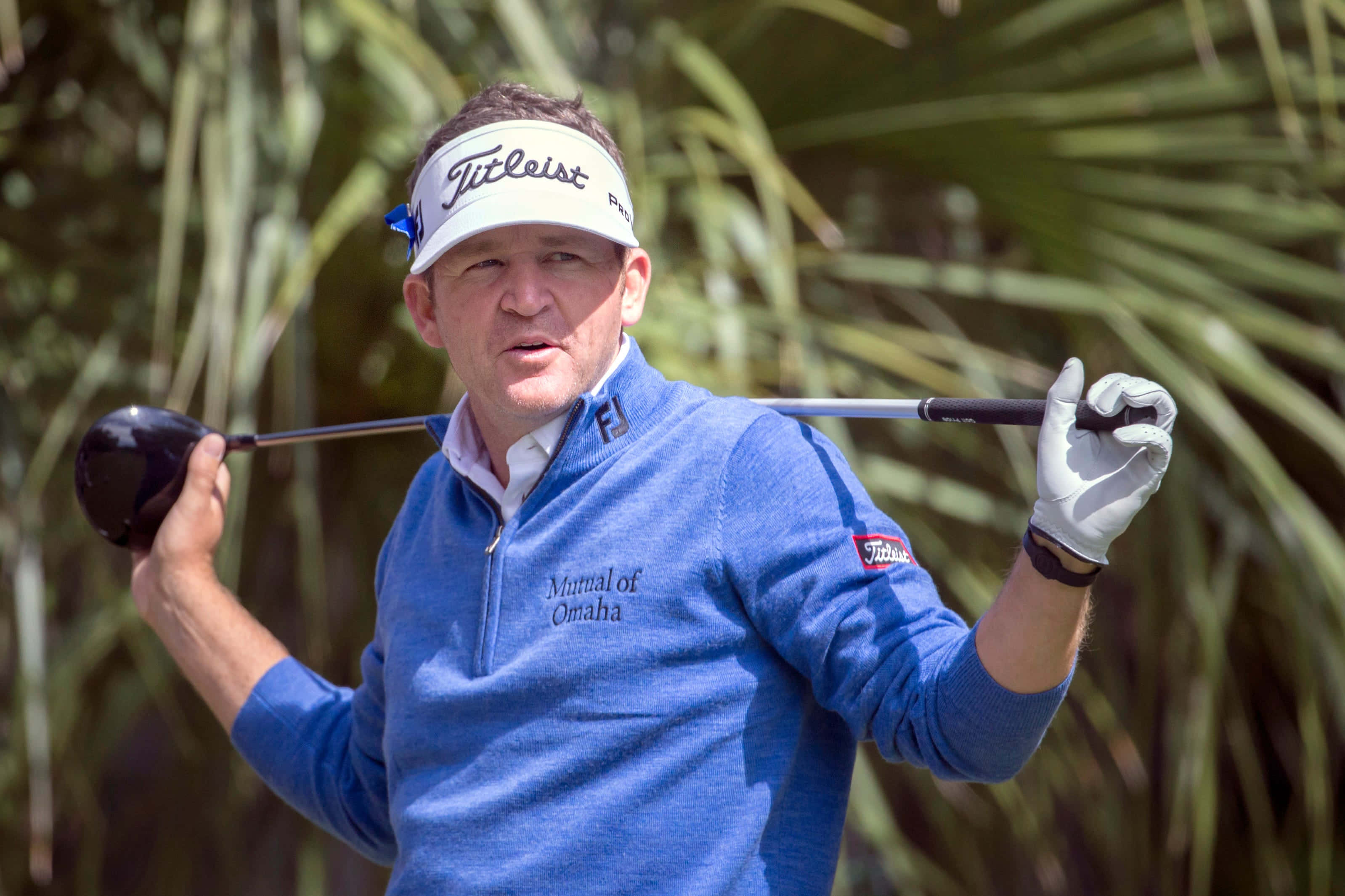 Jason Bohn, golf club, blue sweater, 2K Desktop Wallpaper