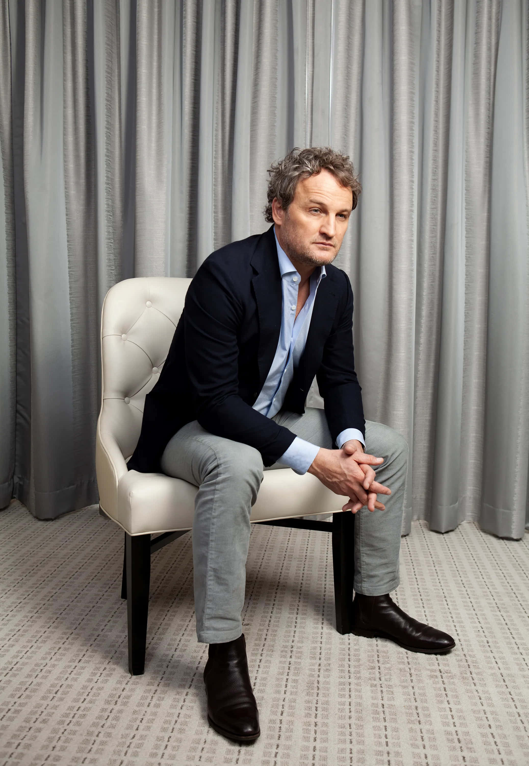 Jason Clarke, dark blazer, light blue shirt, 2K Phone Wallpaper