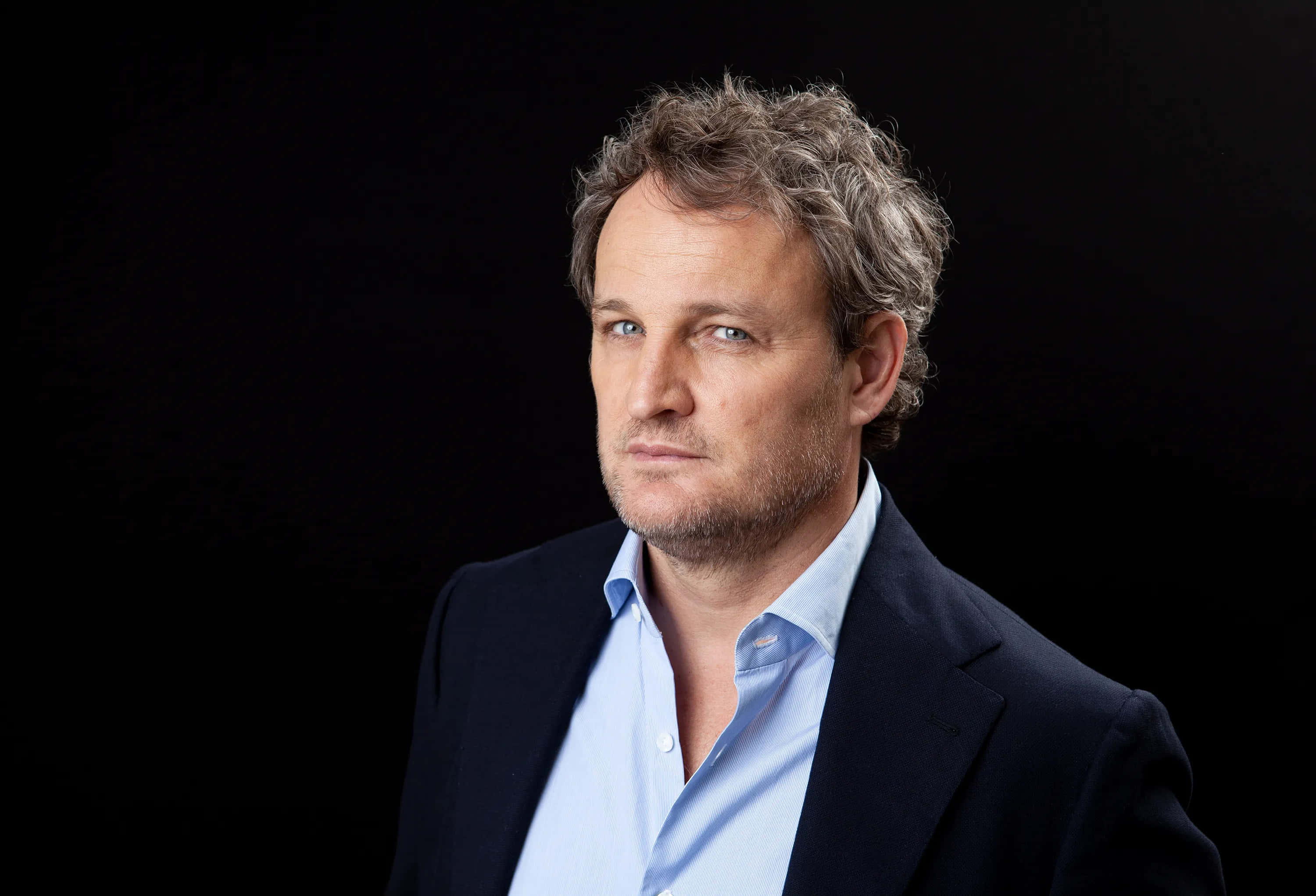 Jason Clarke, graying hair, beard, 2K Desktop Wallpaper