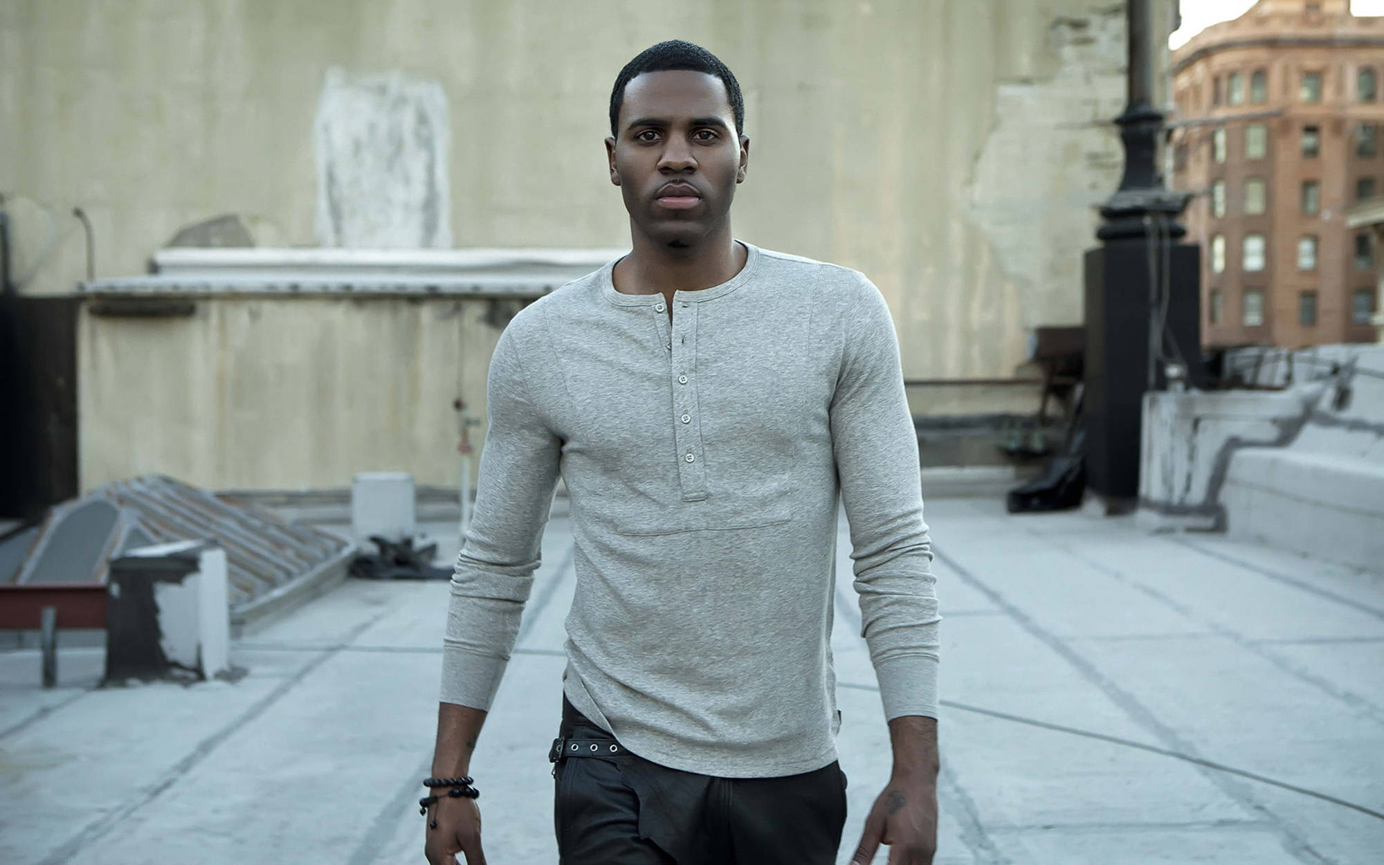Jason Derulo, gray henley shirt, weathered urban rooftop, Full HD Desktop Wallpaper