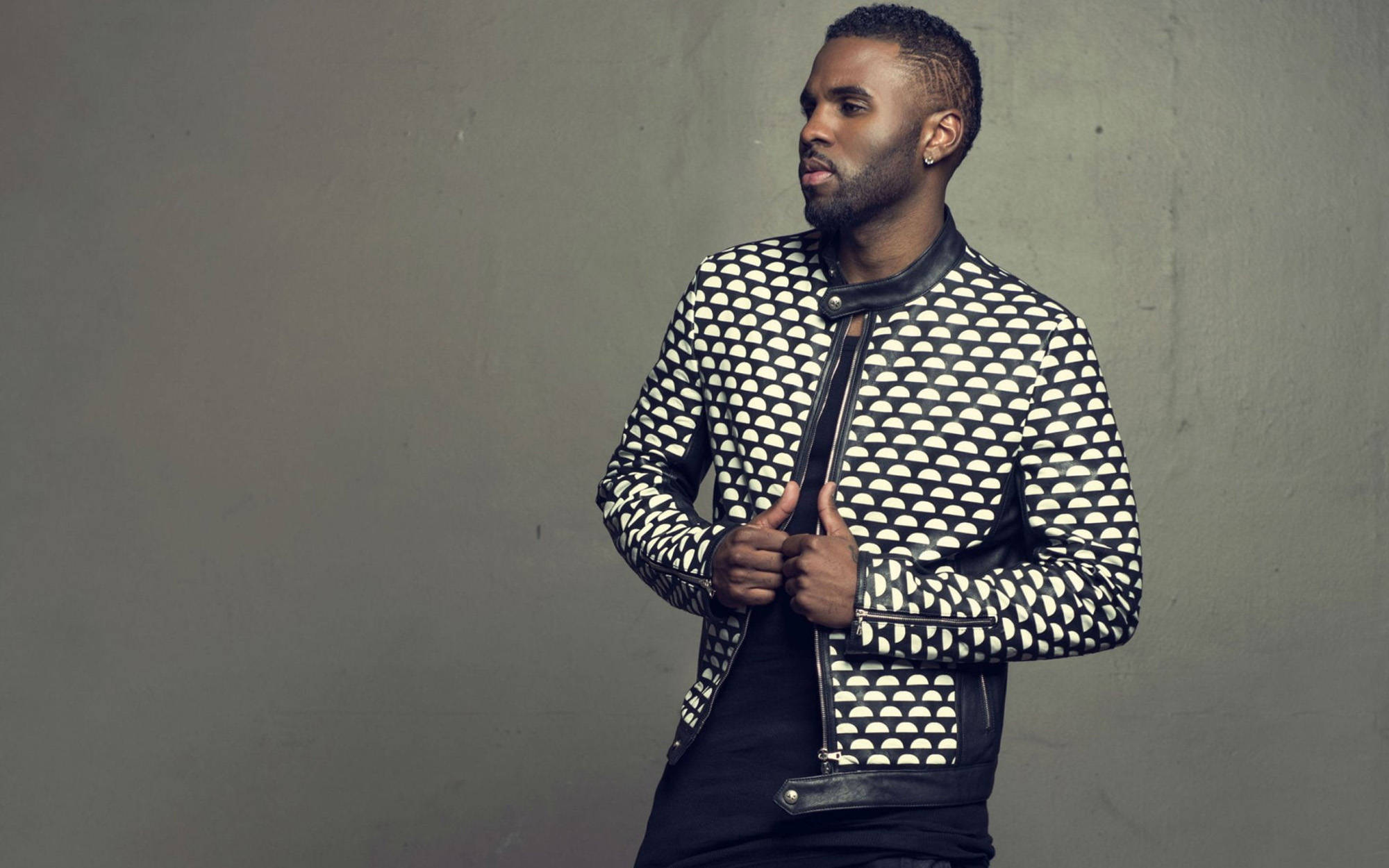 Jason Derulo, black and white patterned jacket, plain gray wall, Full HD Desktop Wallpaper
