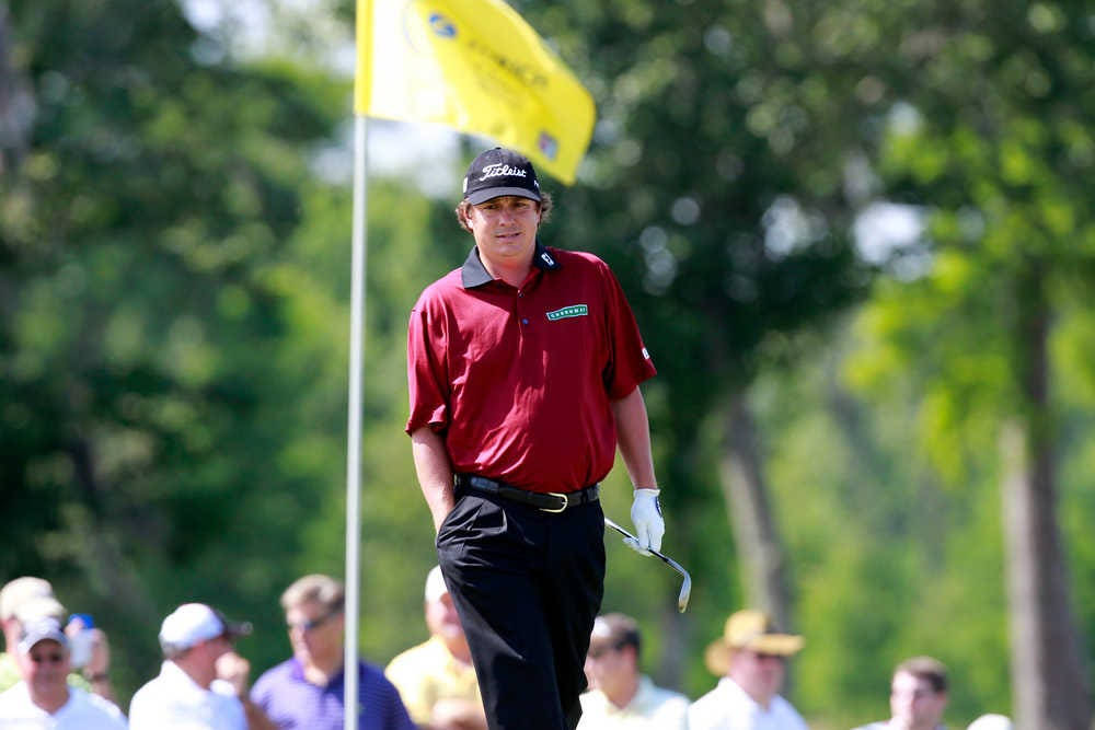 Jason Dufner, red shirt, yellow flag, SD Desktop Wallpaper