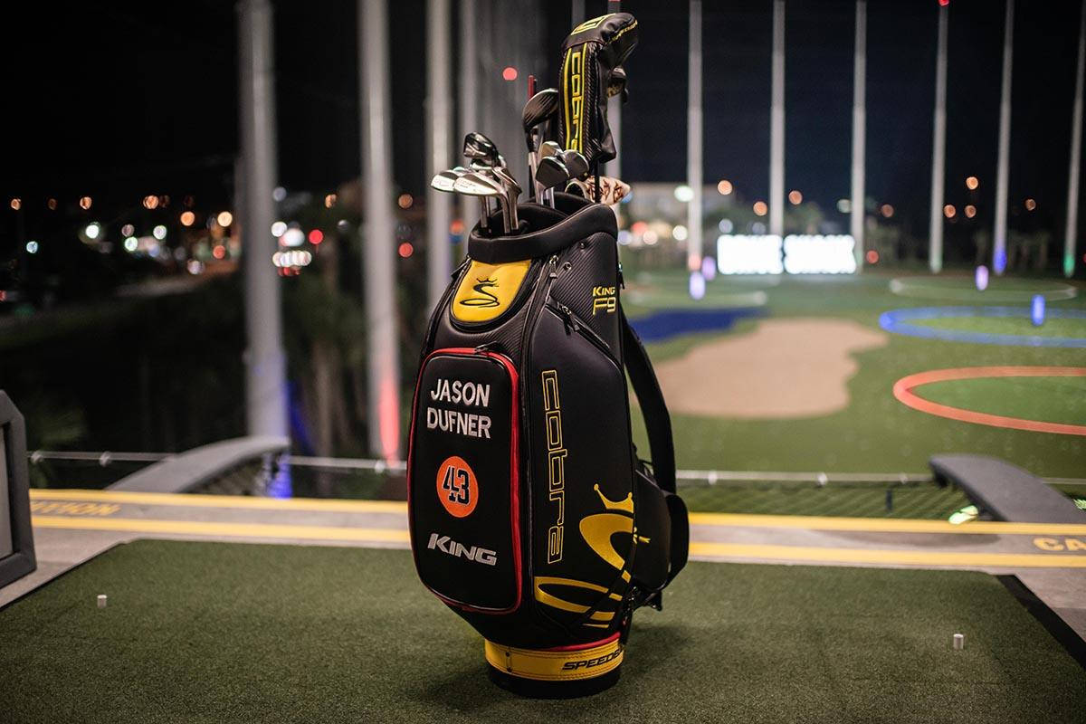 Jason Dufner, black and yellow golf bag, driving range, SD Desktop Wallpaper