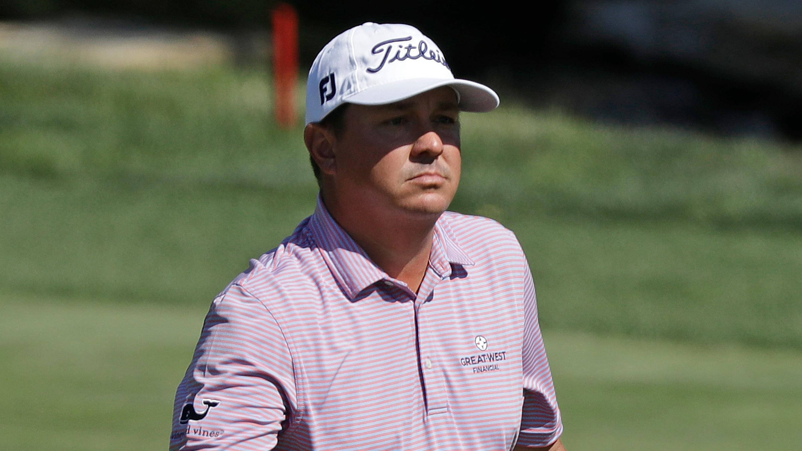 Jason Dufner, pink striped shirt, white cap, 2K Desktop Wallpaper