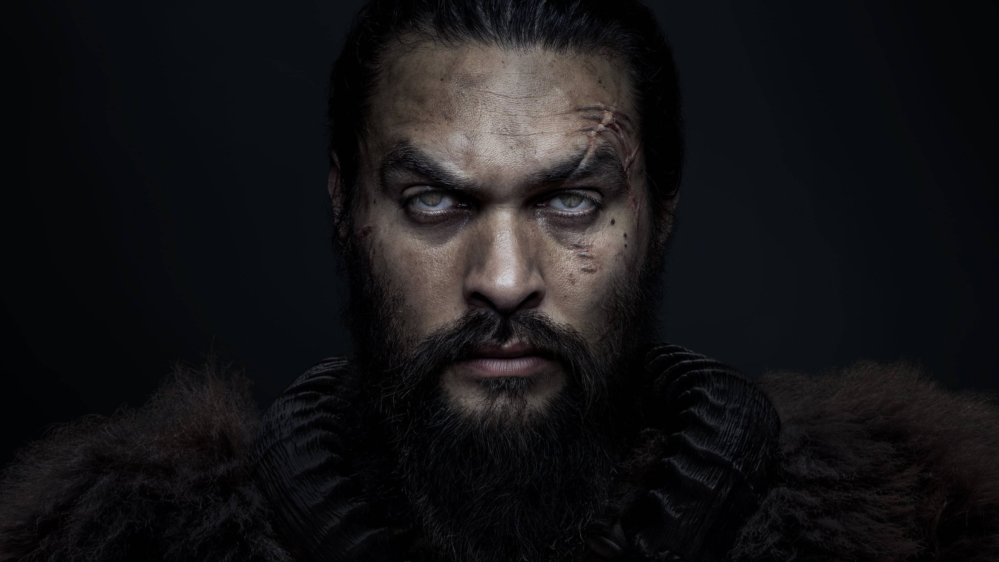 Jason Momoa, scarred face, dark fur-lined cloak, 2K Desktop Wallpaper
