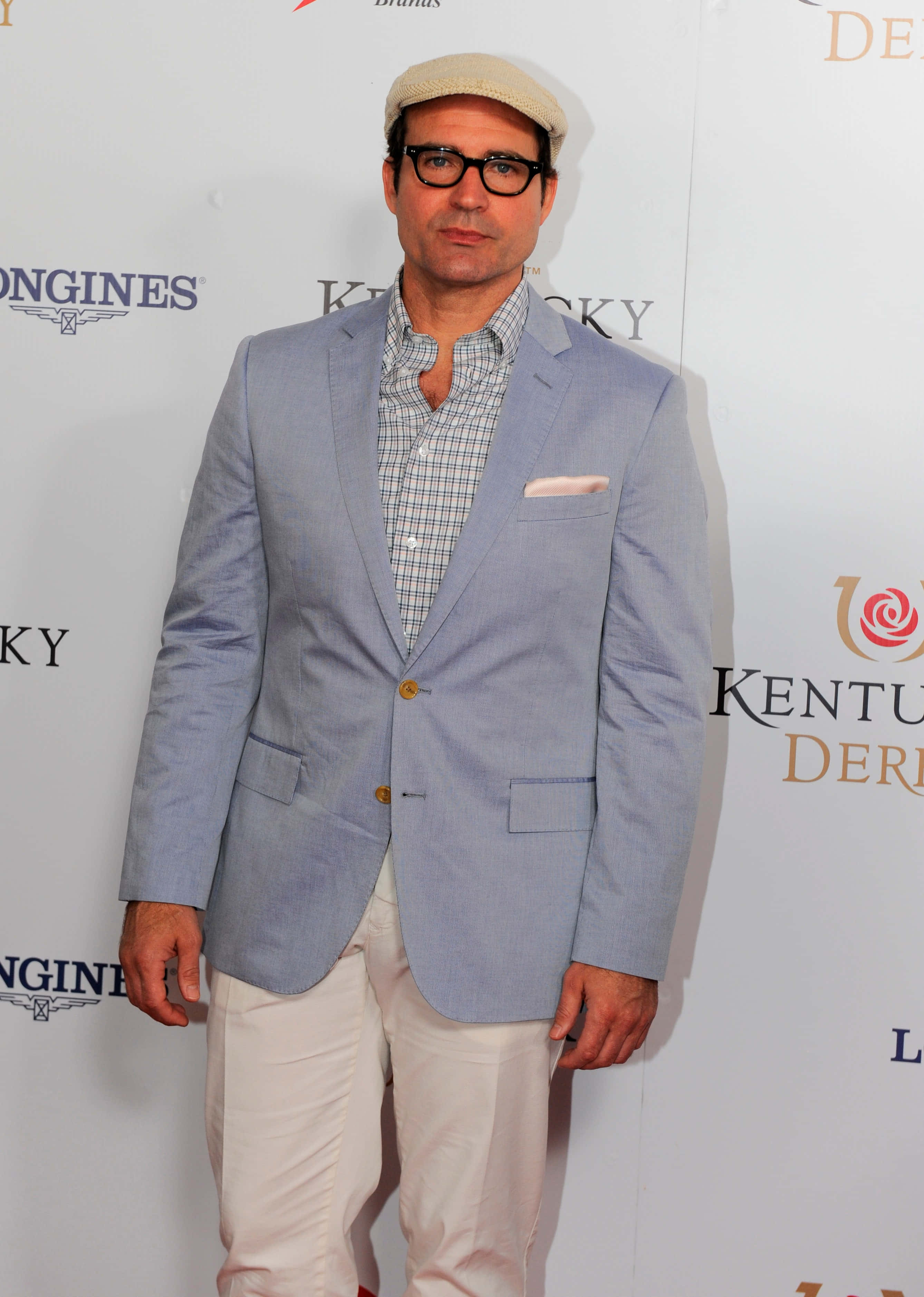 Jason Patric, light blue blazer, beige cap, 2K Phone Wallpaper