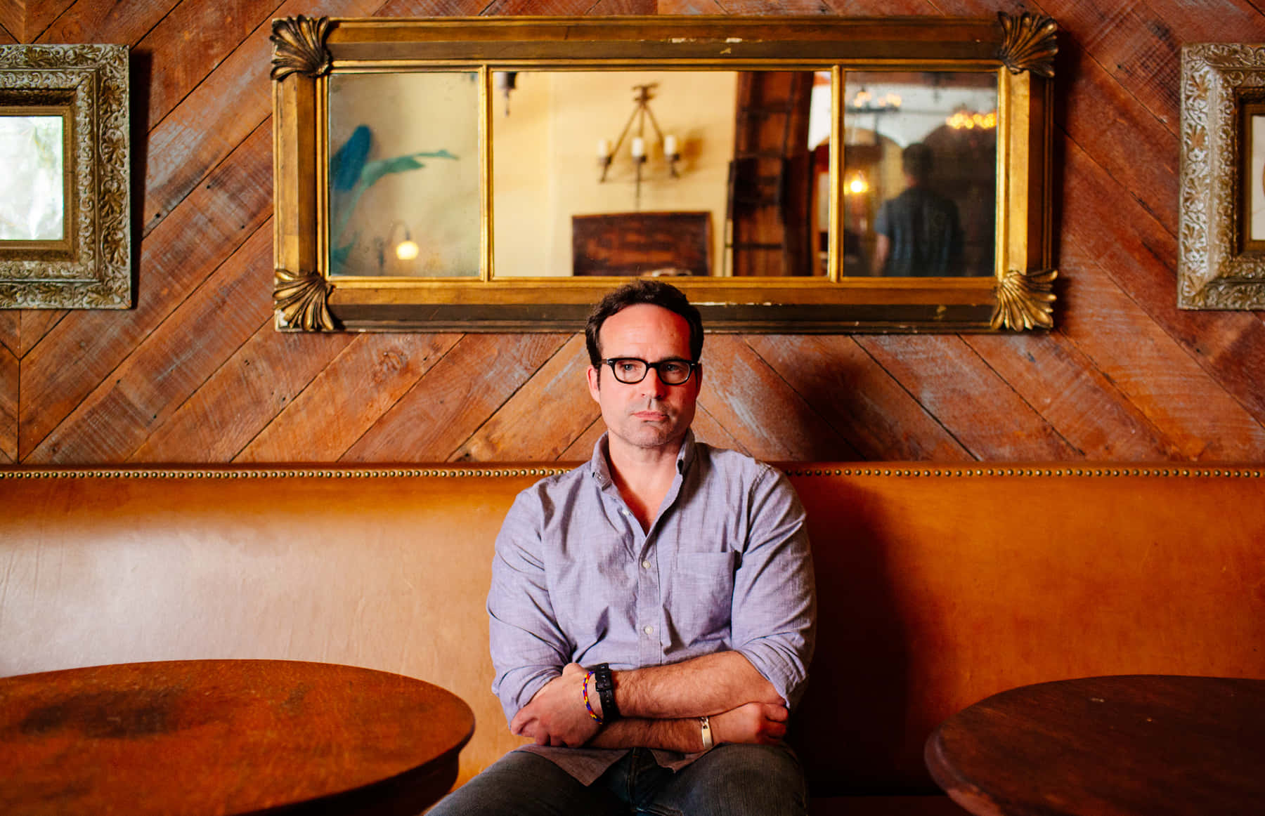 Jason Patric, leather booth, warmly lit wooden interior, HD Desktop Wallpaper