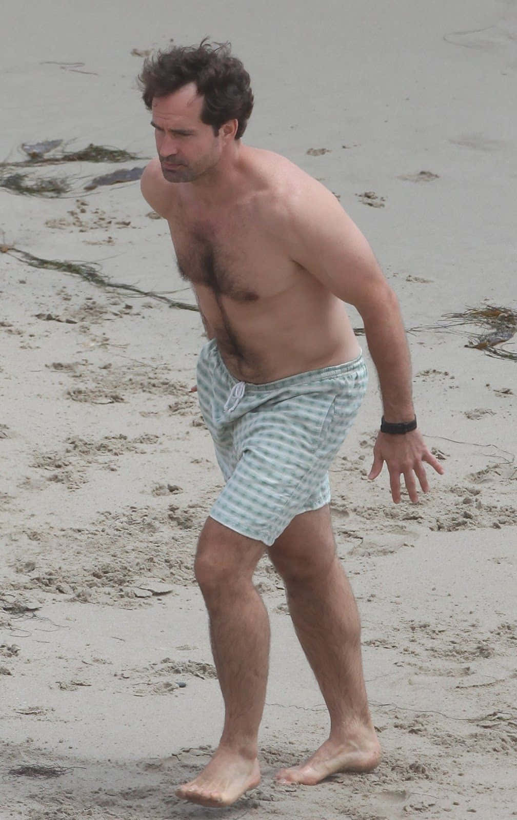 Jason Patric, sandy beach, seaweed, HD Phone Wallpaper