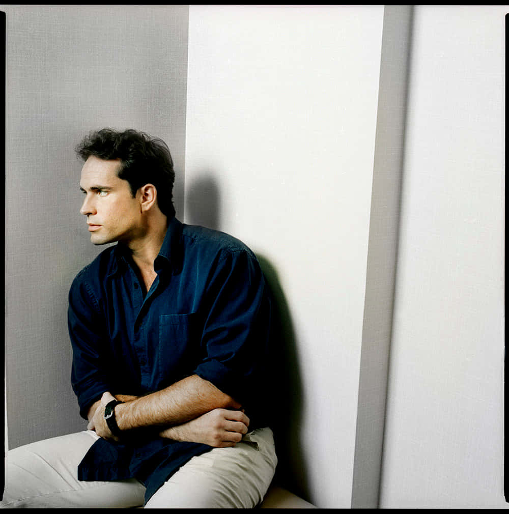 Jason Patric, dark blue shirt, stark white wall, SD Phone Wallpaper