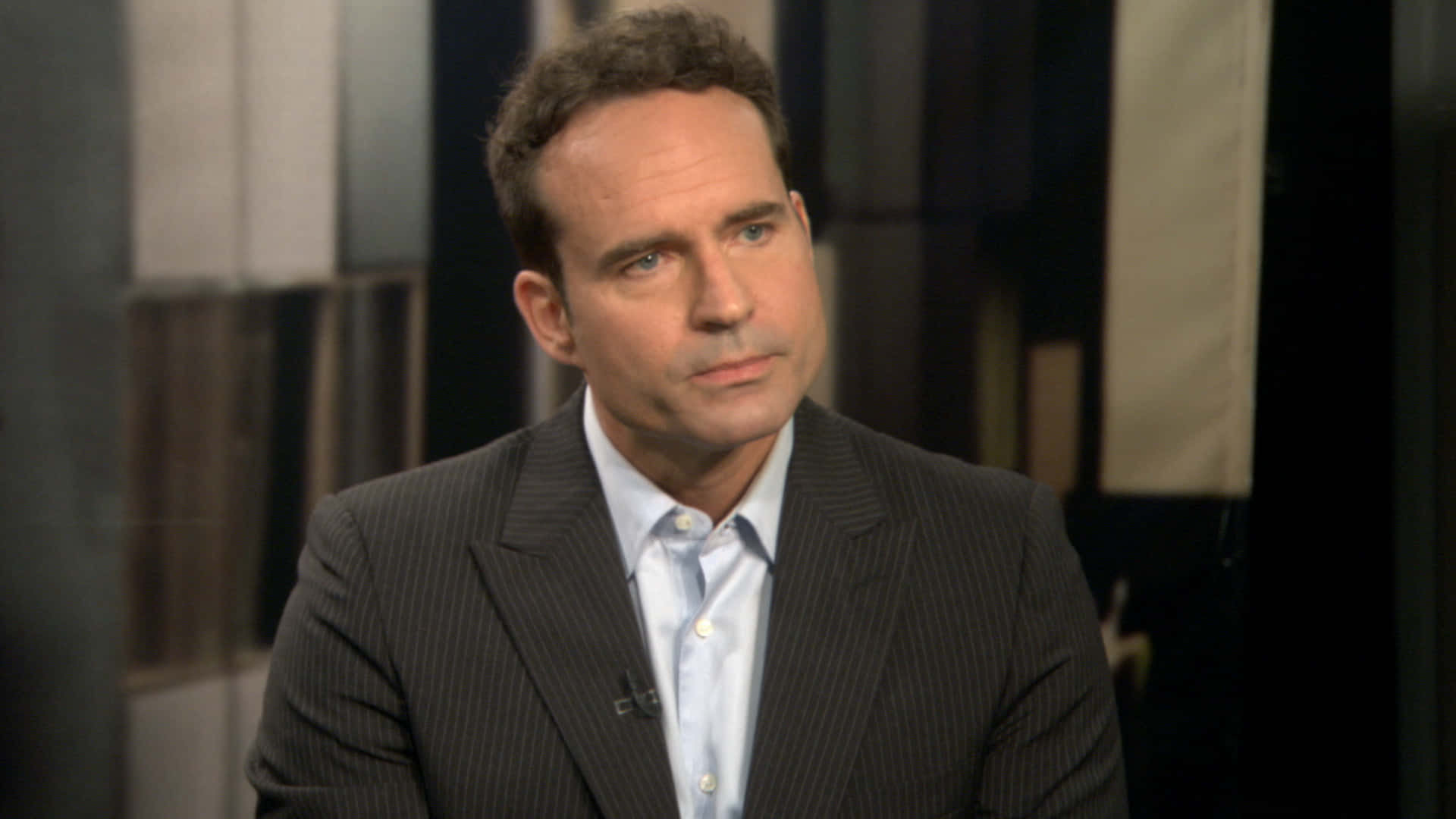 Jason Patric, pinstripe suit, light blue shirt, Full HD Desktop Wallpaper