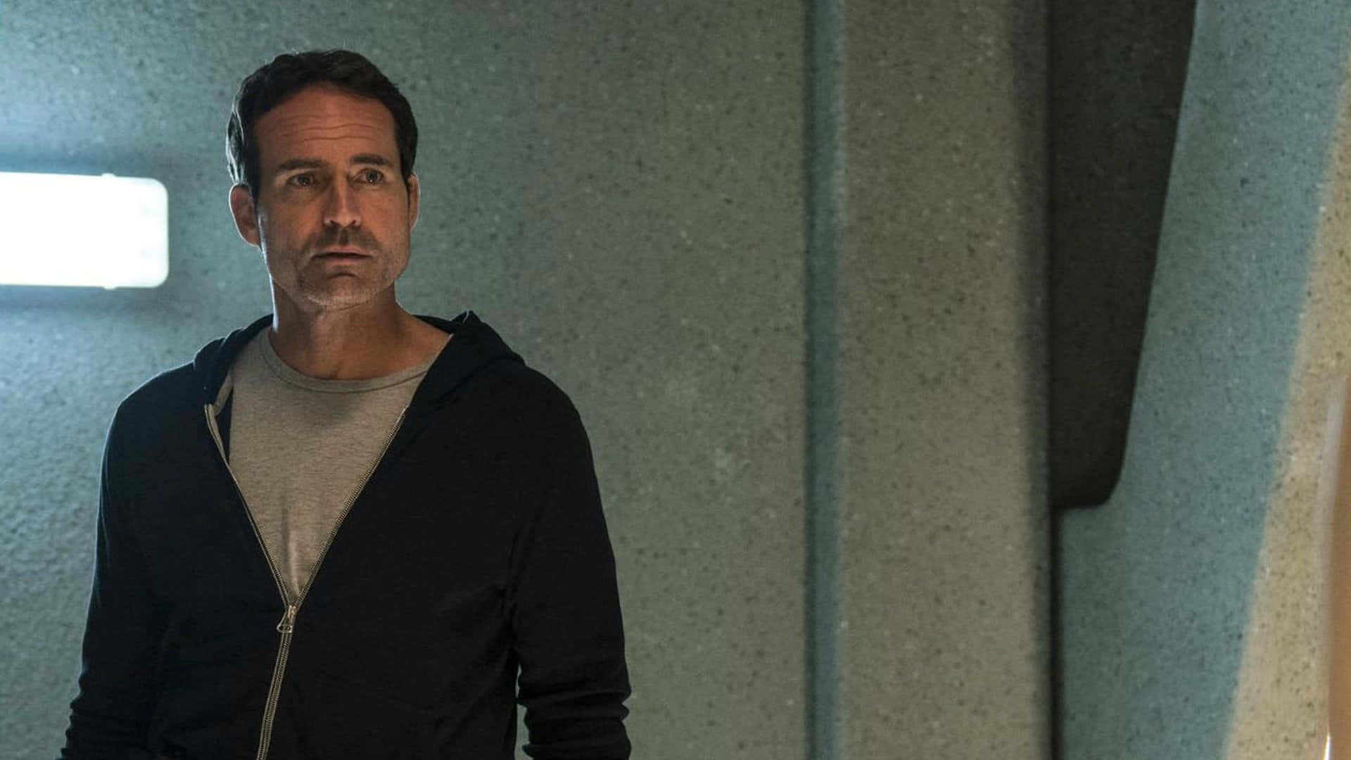 Jason Patric, black hoodie, dimly lit concrete corridor, Full HD Desktop Wallpaper