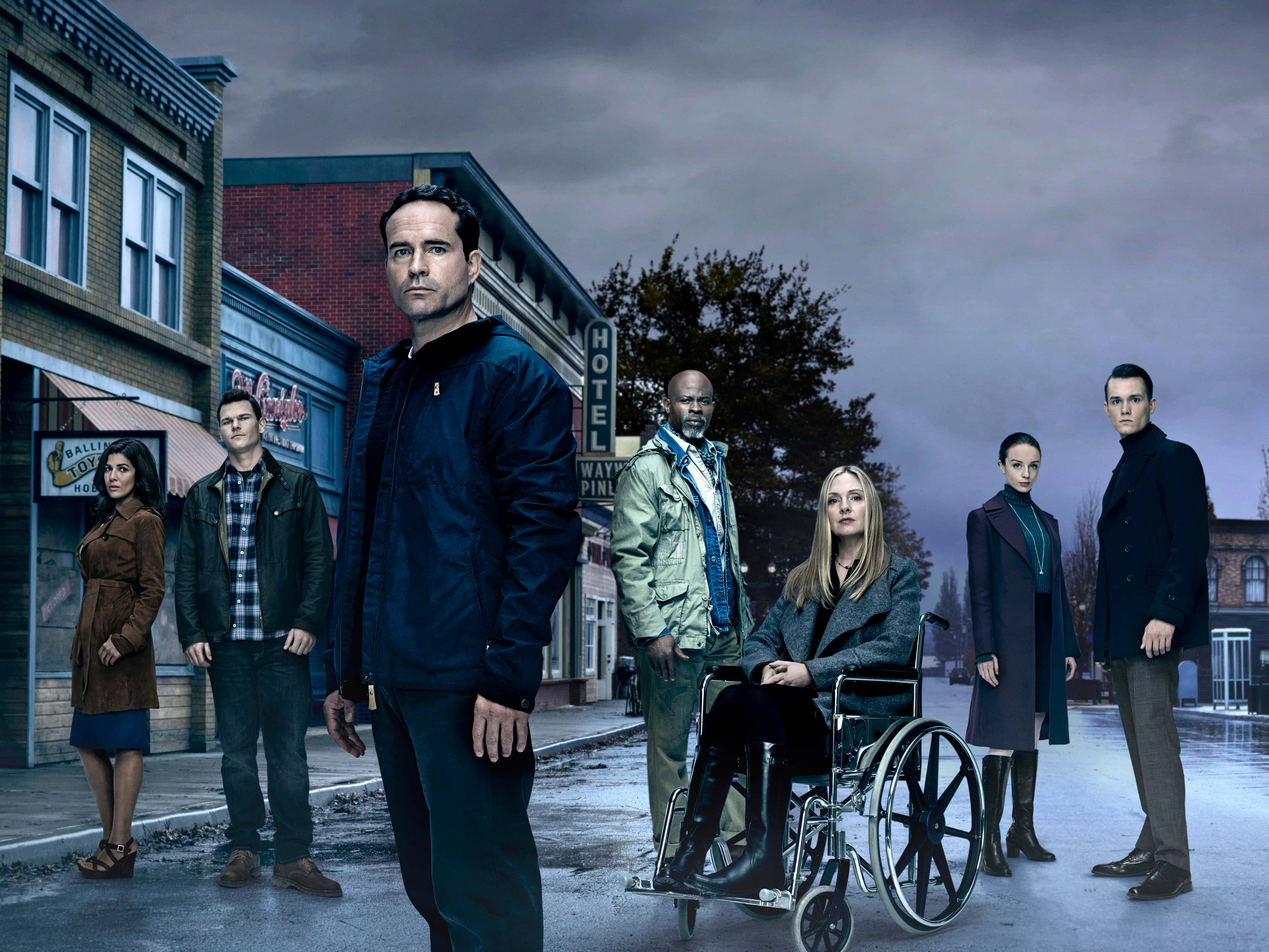 Jason Patric, gloomy town street, overcast skies, 4K Desktop Wallpaper