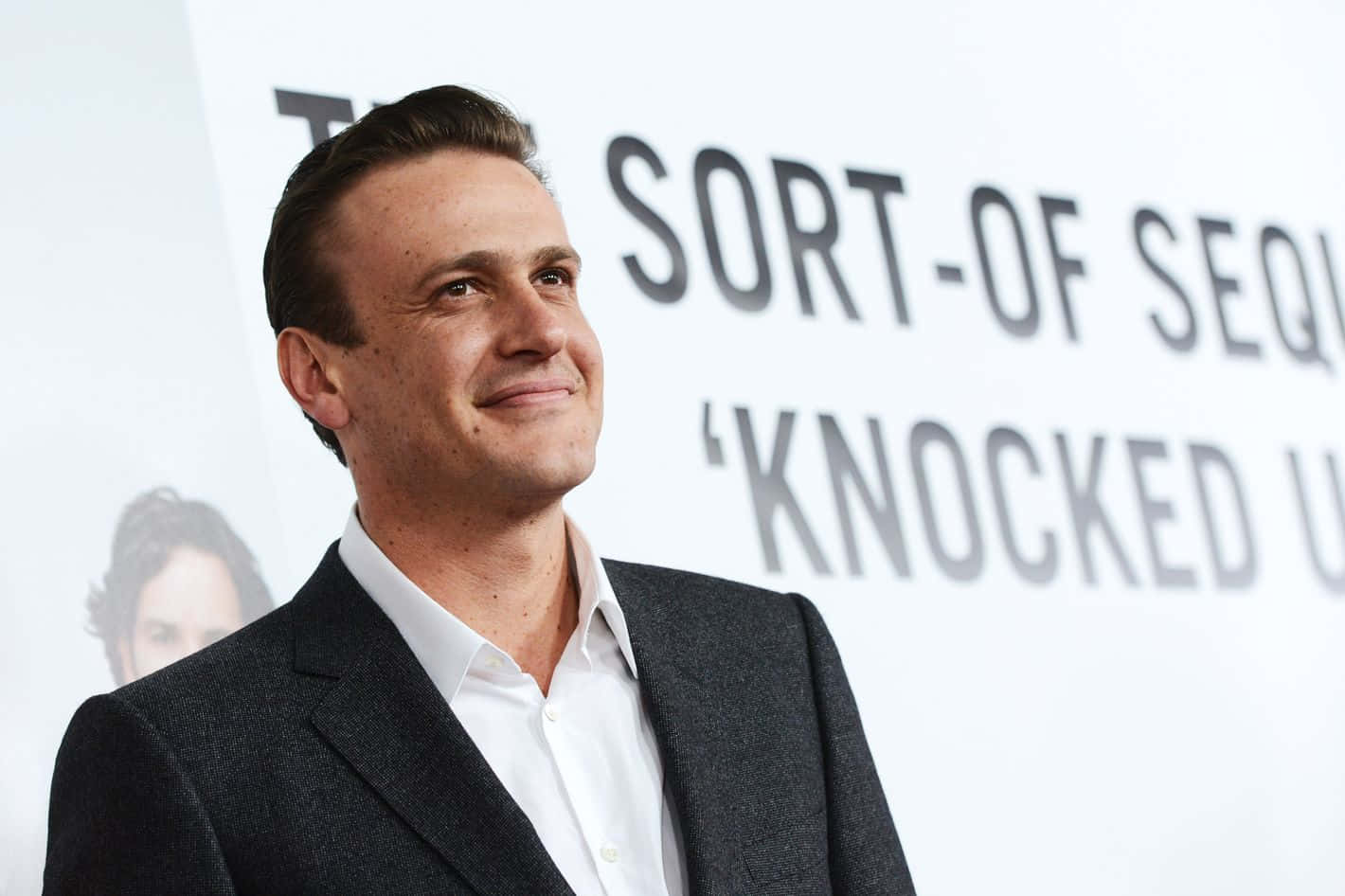 Jason Segel, dark suit, white shirt, HD Desktop Wallpaper