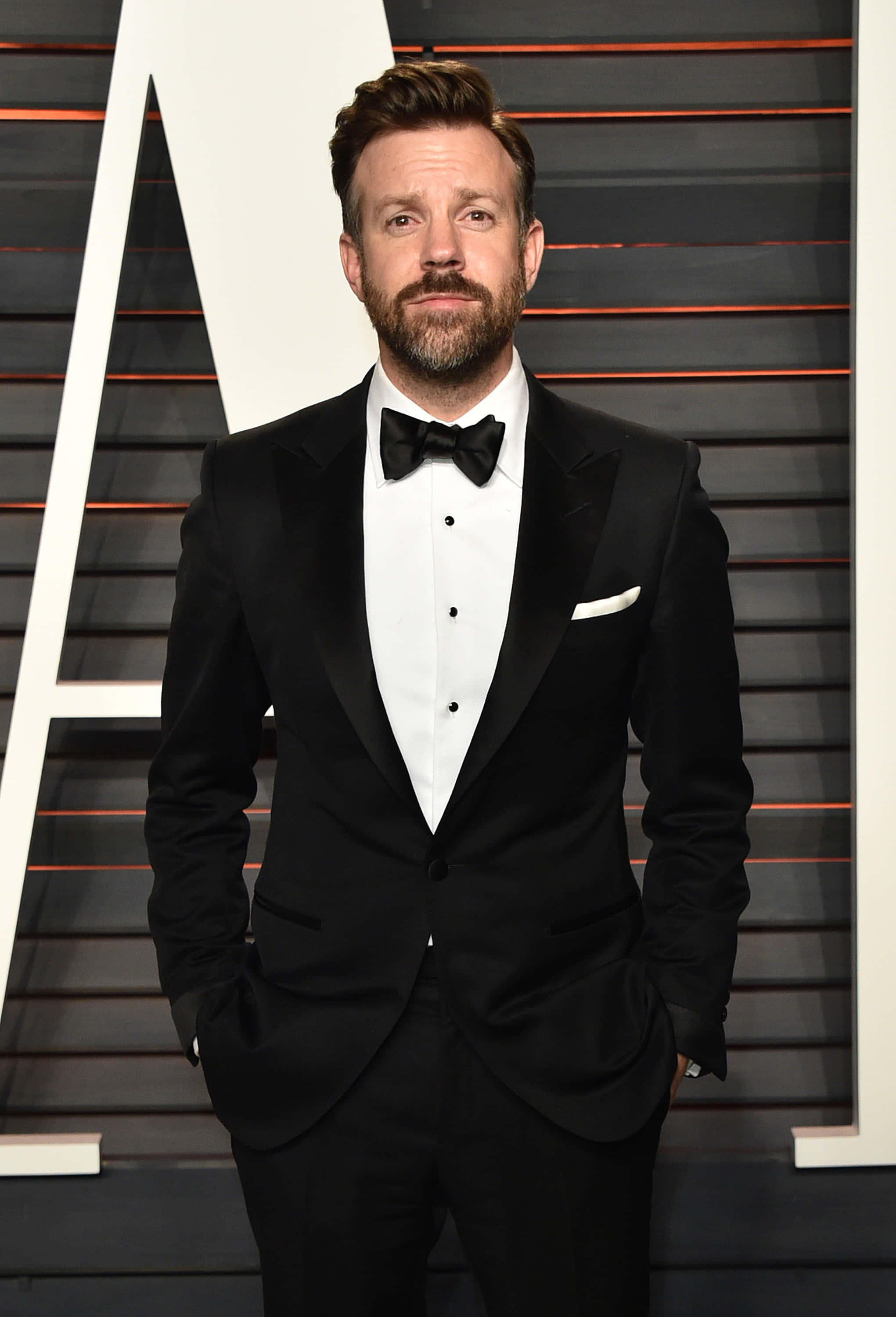 Jason Sudeikis, black tuxedo, bow tie, 2K Phone Wallpaper