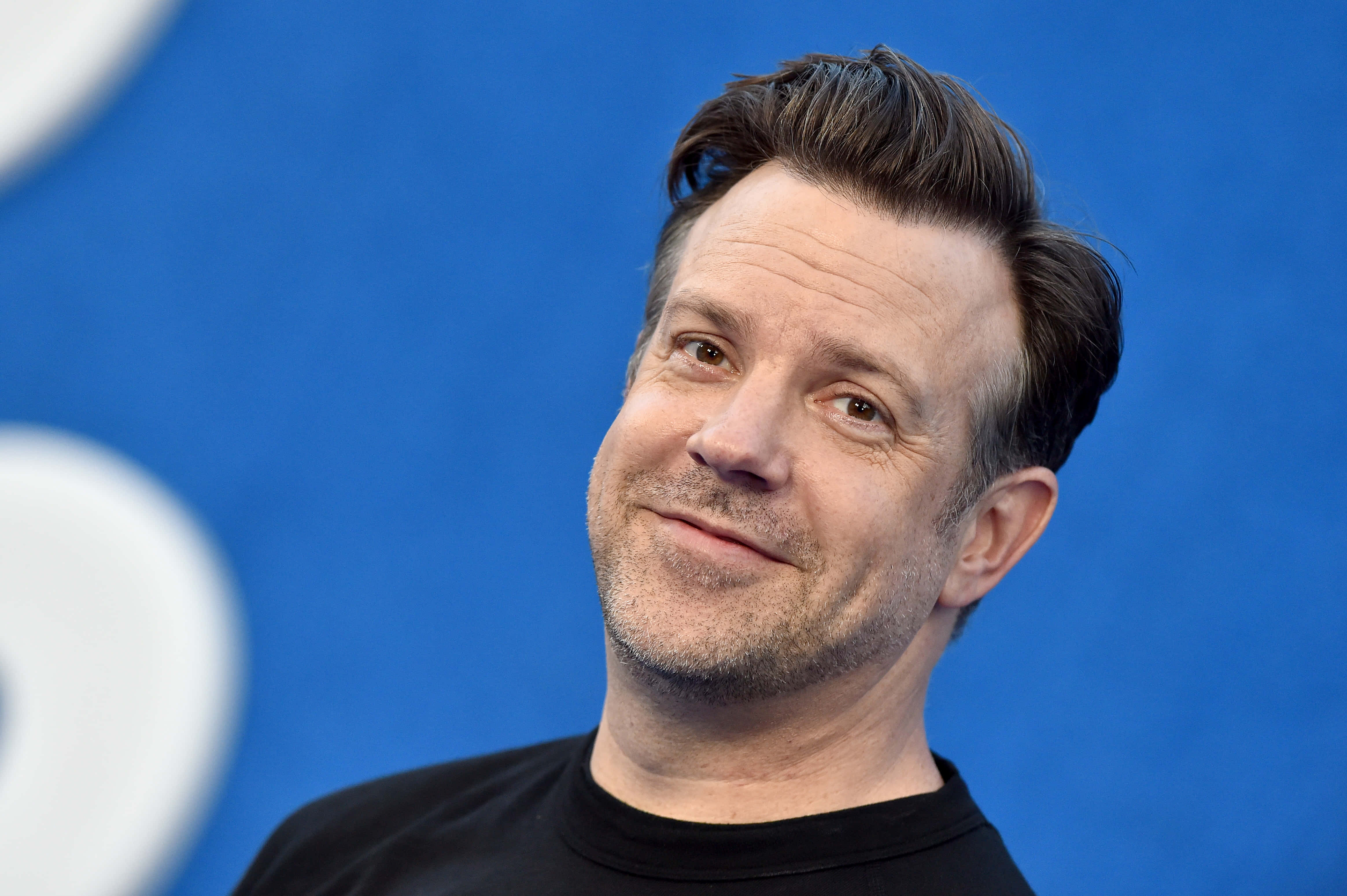 Jason Sudeikis, charismatic Hollywood star, styled dark hair, 4K Desktop Wallpaper