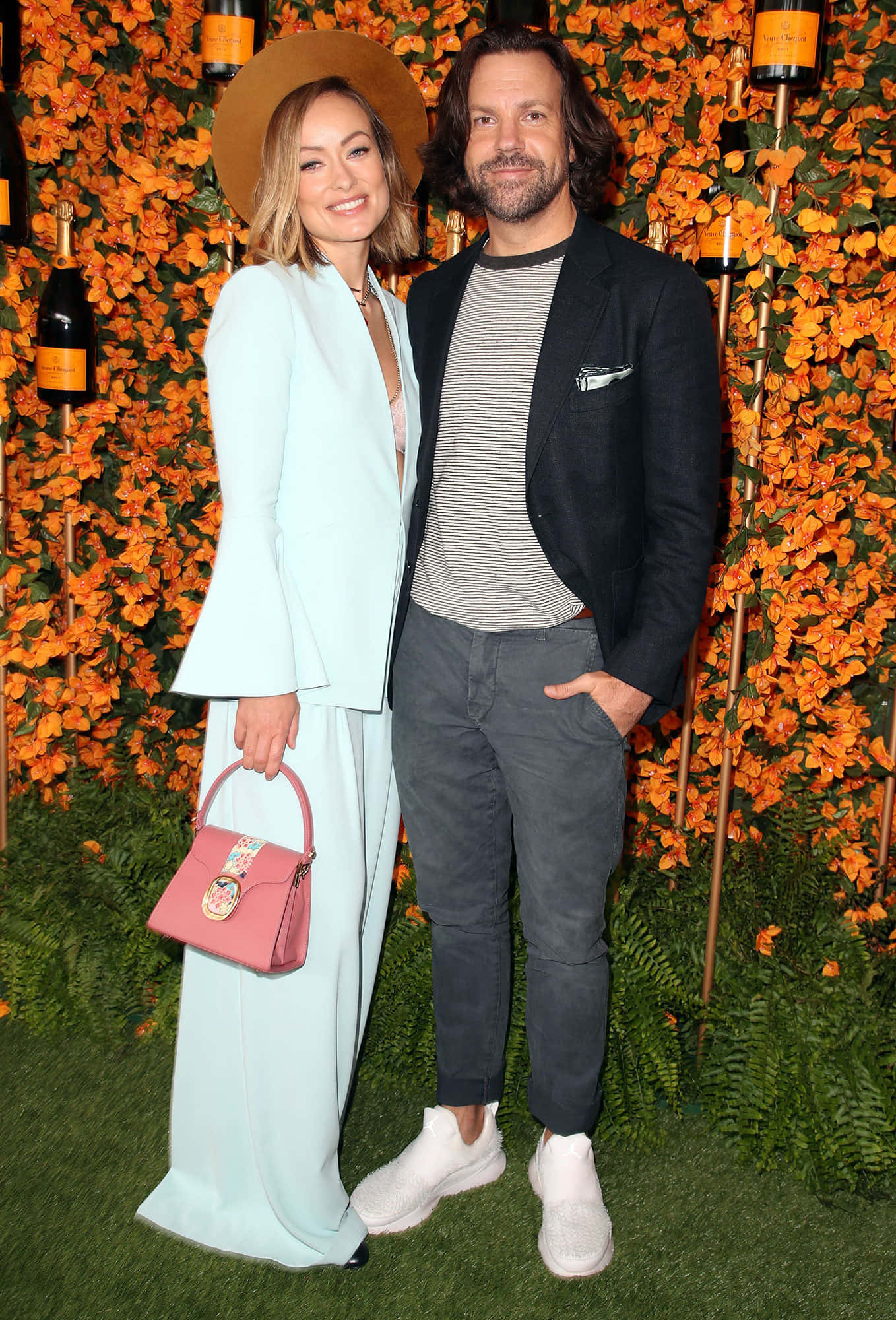 Jason Sudeikis, vibrant orange floral wall, champagne bottles, Full HD Phone Wallpaper