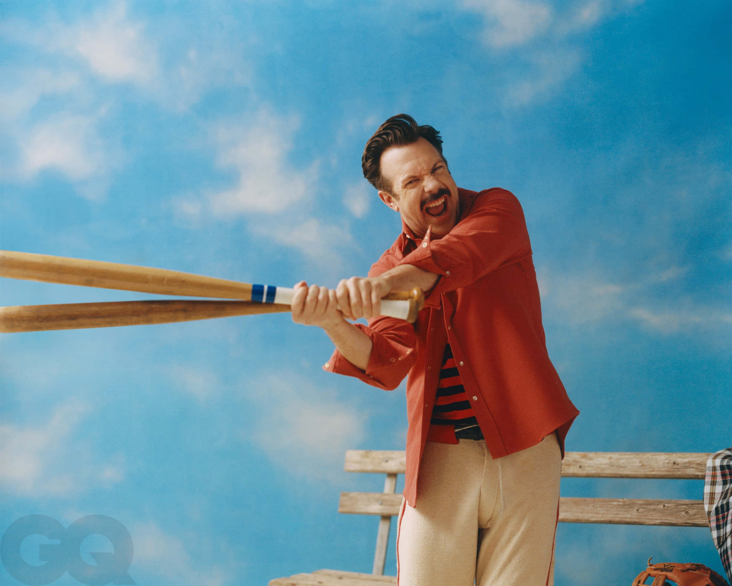 Jason Sudeikis, red shirt, two baseball bats, Full HD Desktop Wallpaper