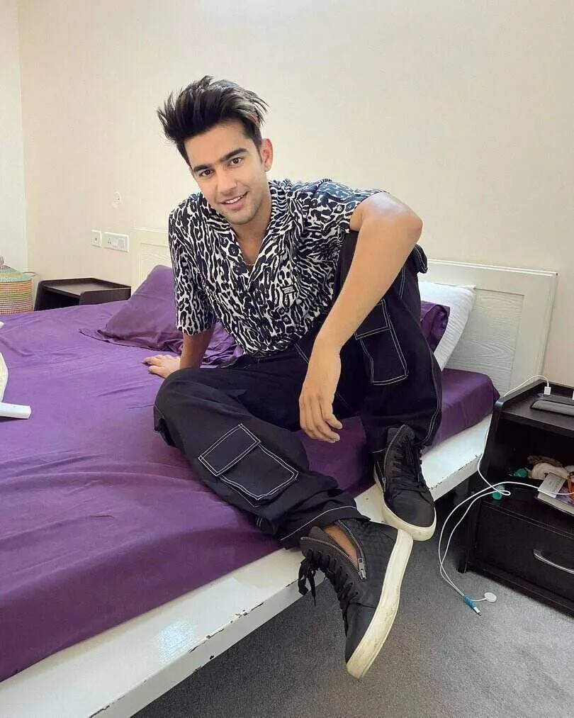 Jass Manak, purple bed, leopard-print shirt, SD Phone Wallpaper