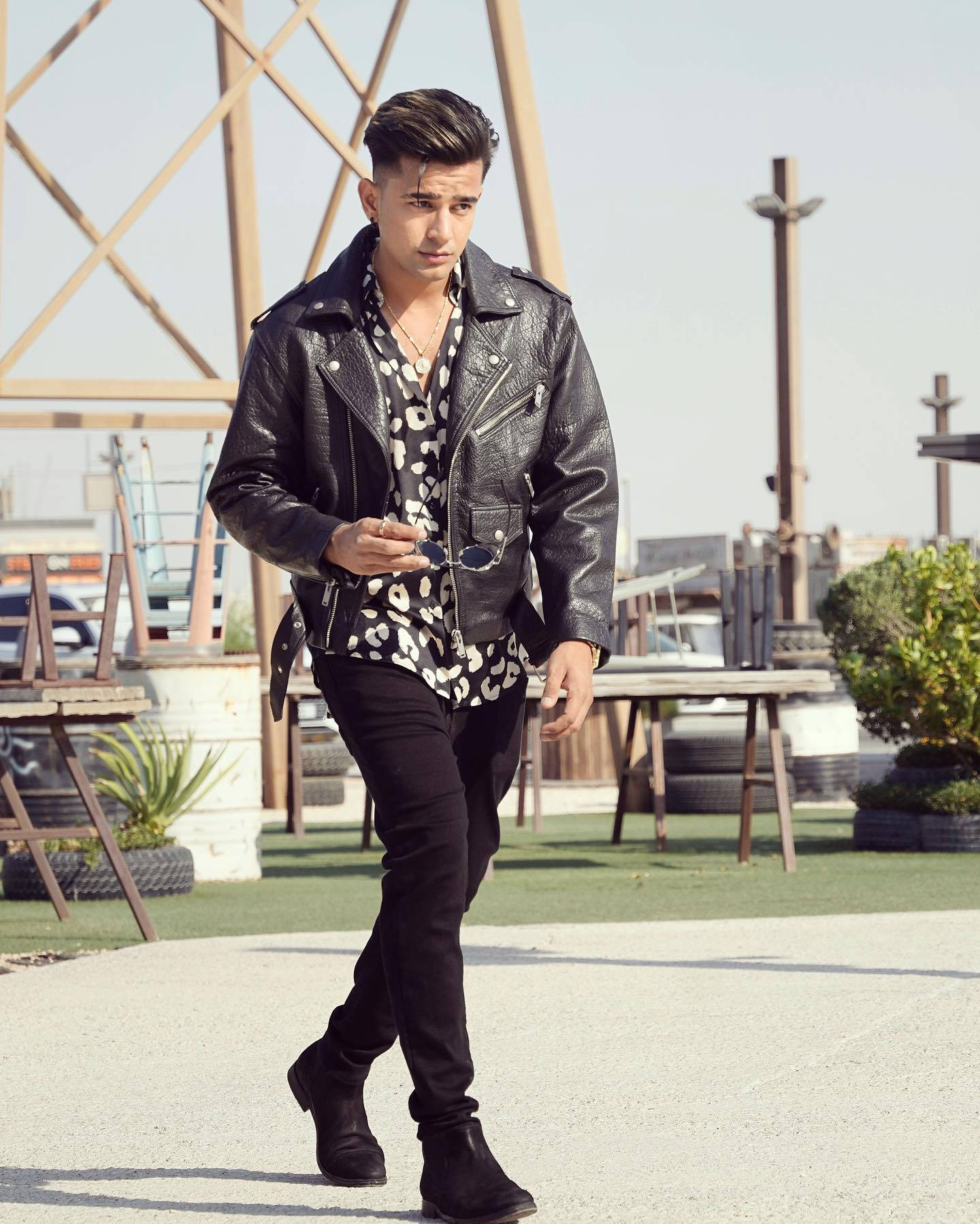 Jass Manak, black leather jacket, patterned shirt, HD Phone Wallpaper