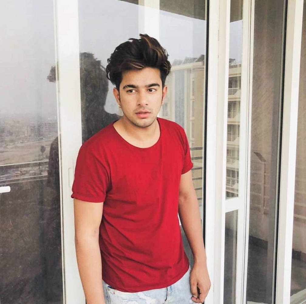 Jass Manak, red t-shirt, glass door, SD Desktop Wallpaper