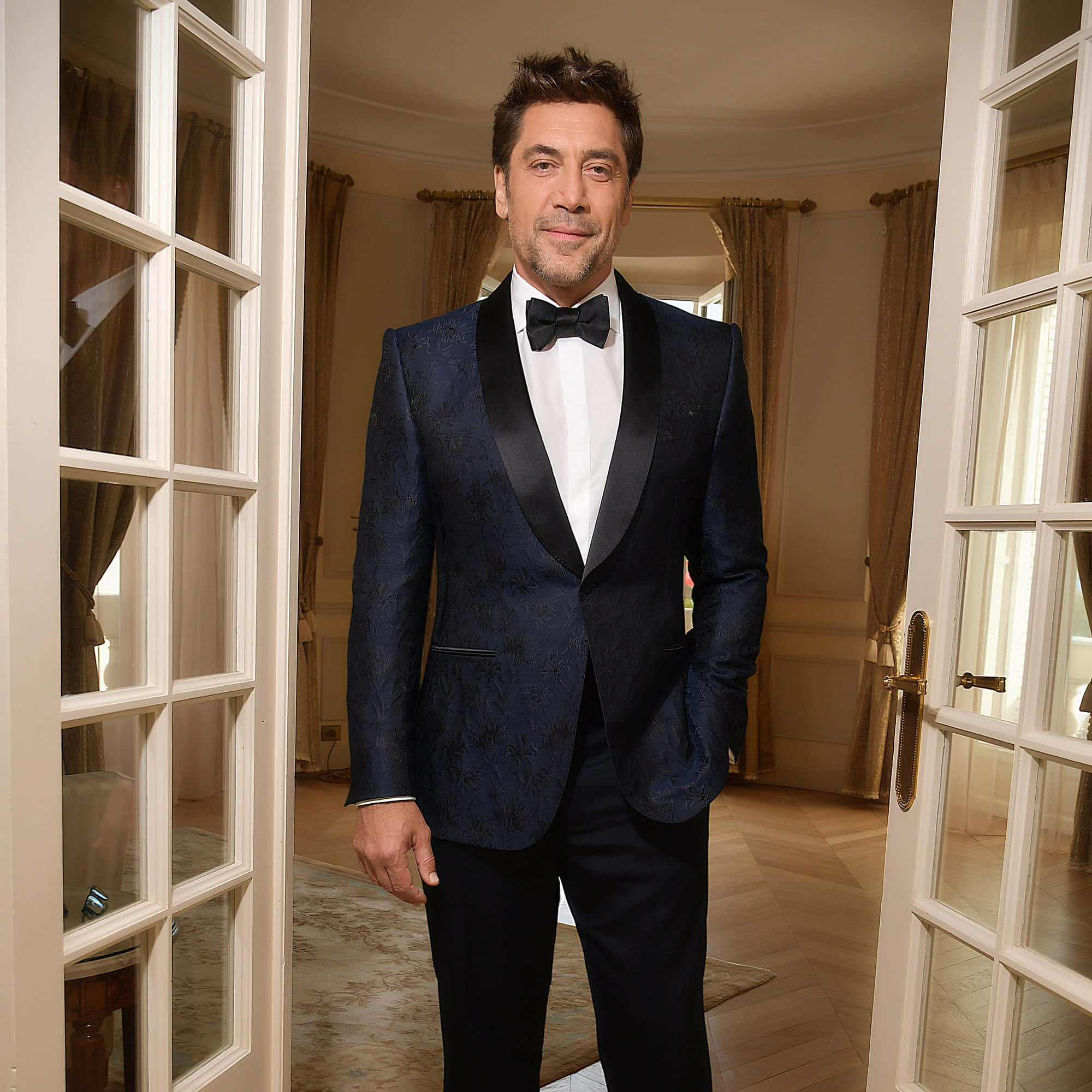 Javier Bardem, navy blue patterned tuxedo, black satin lapels, Full HD Desktop Wallpaper
