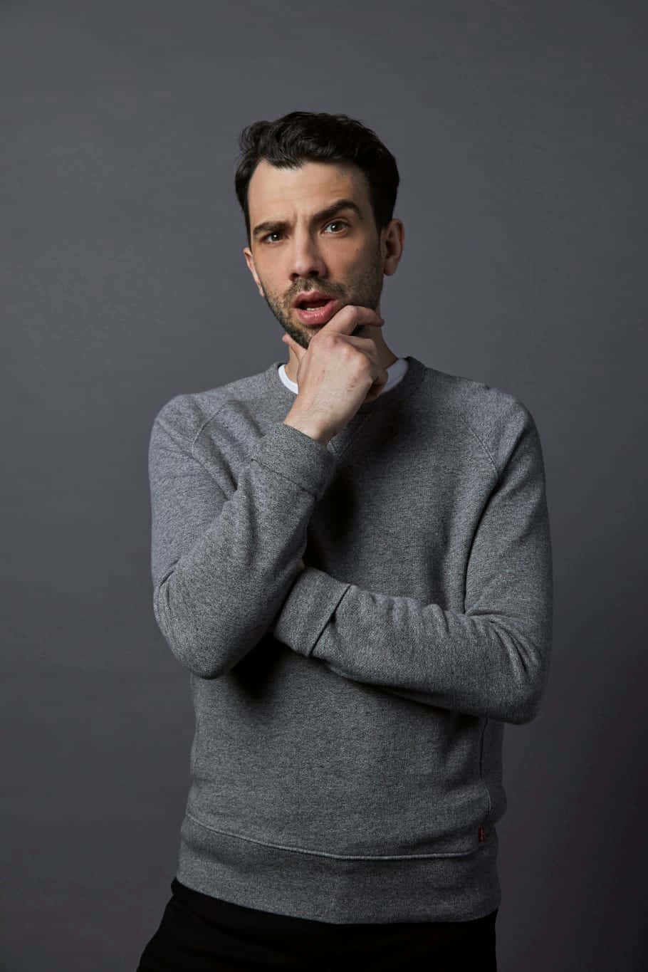 Jay Baruchel, gray sweater, dark gray backdrop, HD Phone Wallpaper