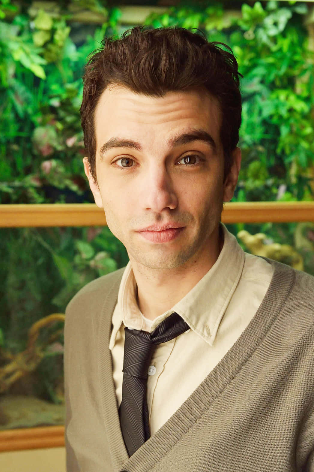 Jay Baruchel, beige cardigan, striped tie, HD Phone Wallpaper