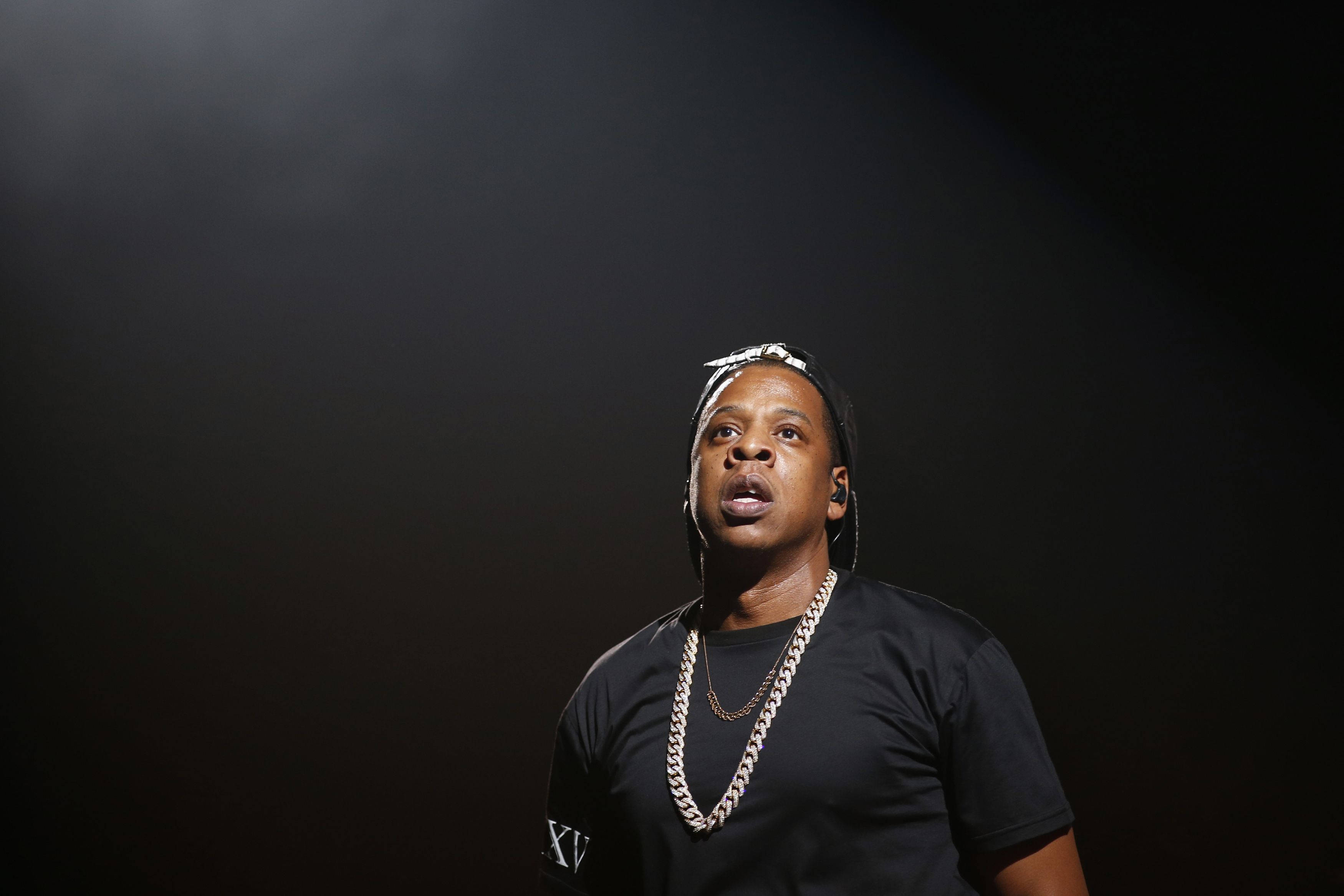 Jay-Z, black t-shirt, thick gold chain, 2K Desktop Wallpaper