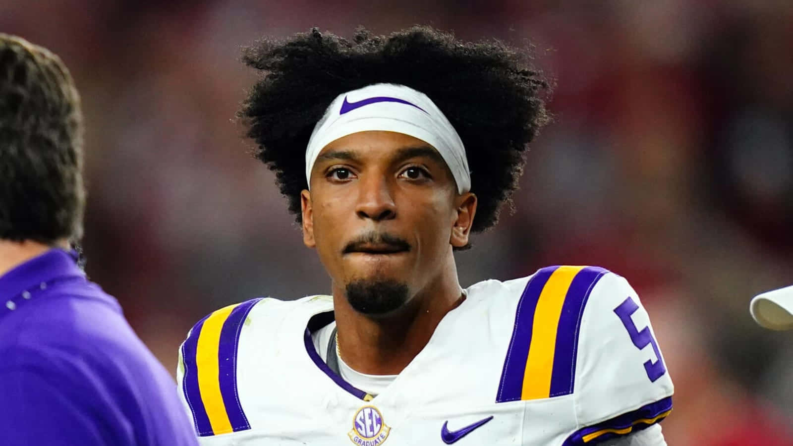 Jayden Daniels, L S U, white purple and gold uniform, HD Desktop Wallpaper