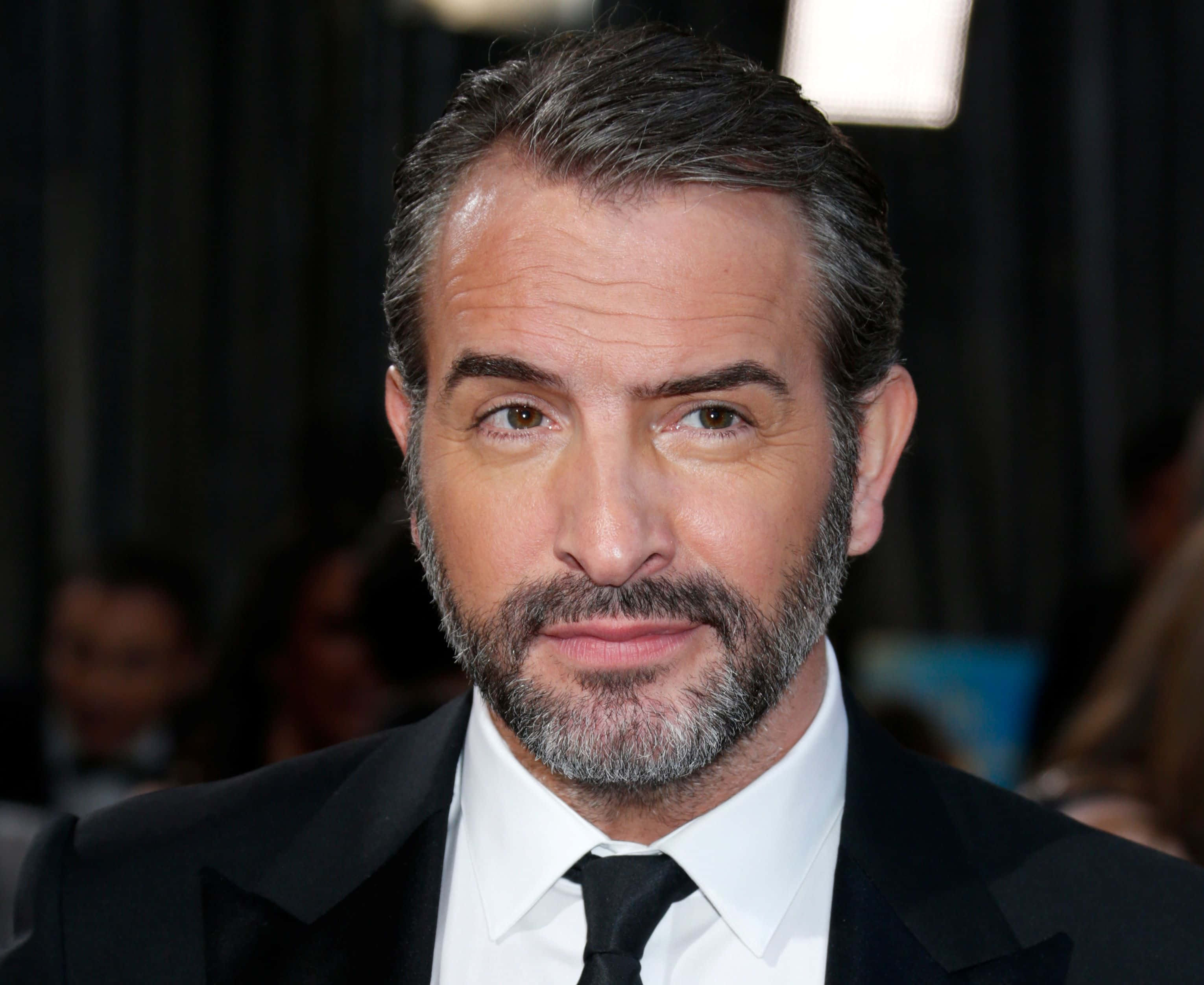 Jean Dujardin, black suit, tie, 2K Desktop Wallpaper