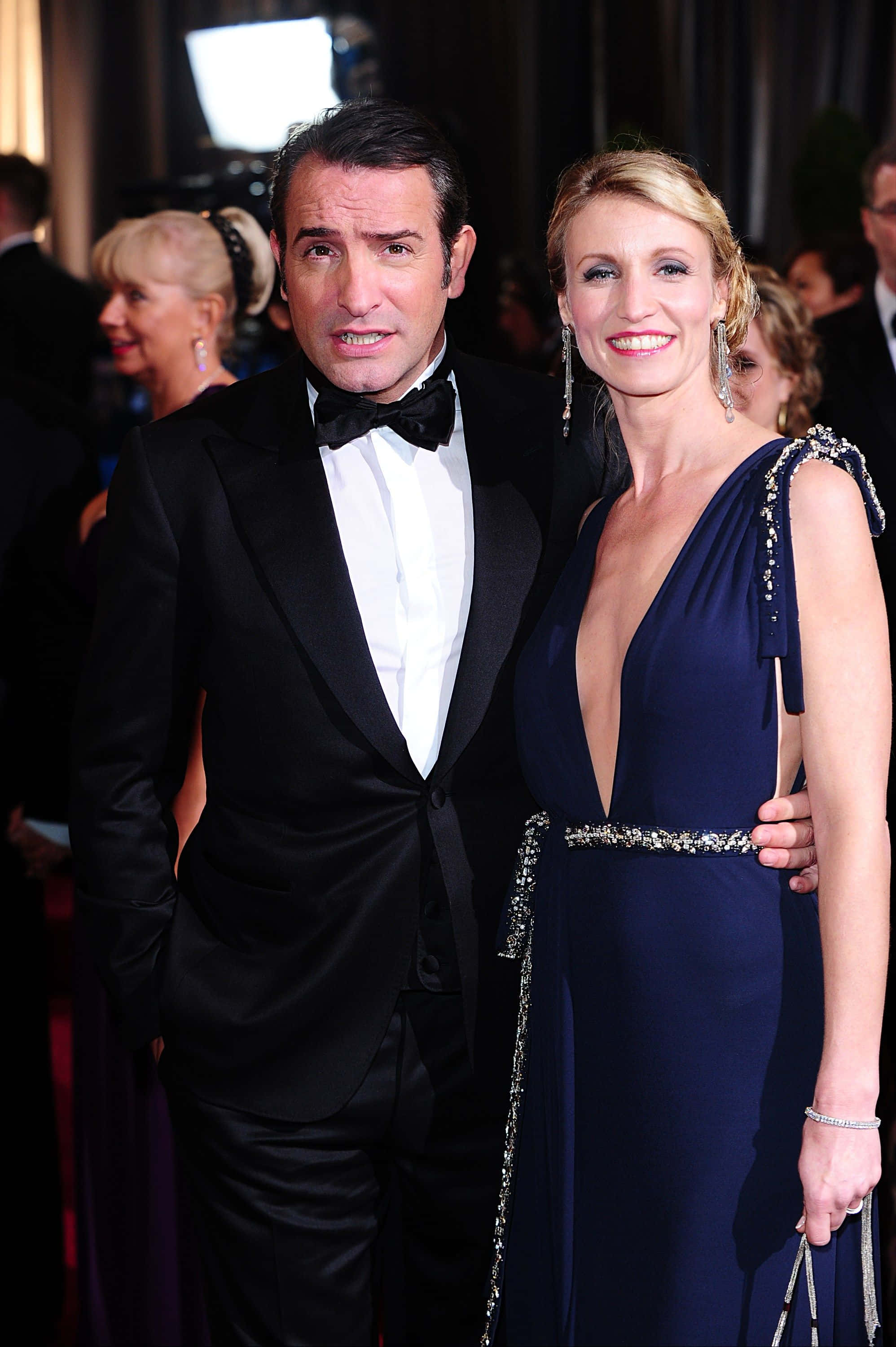 Jean Dujardin, black tuxedo, navy blue gown, 2K Phone Wallpaper