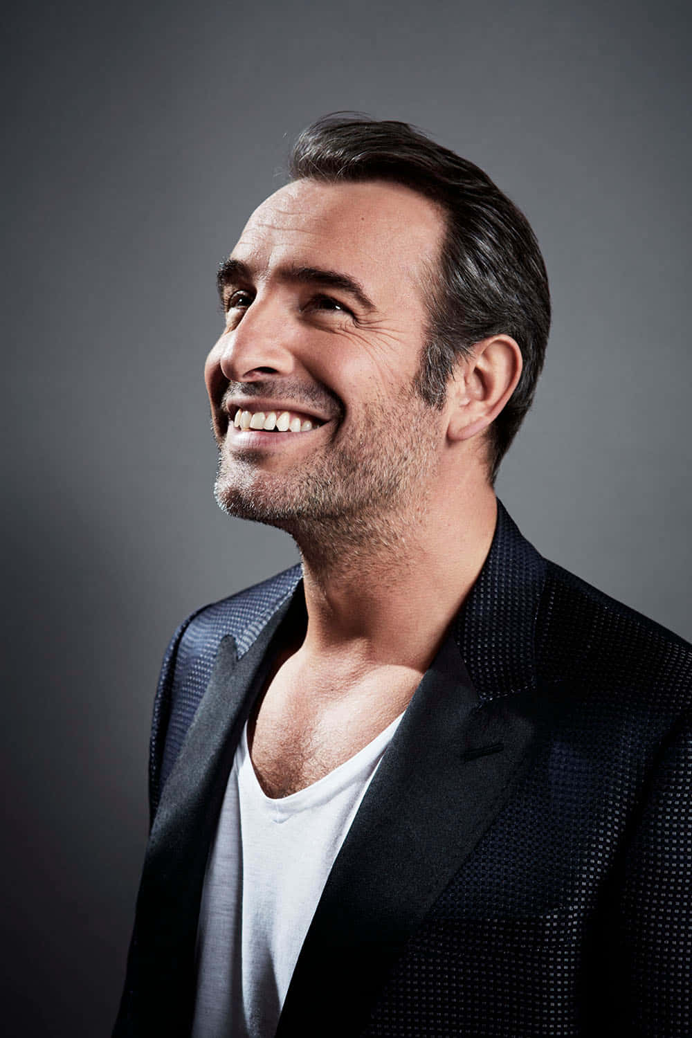Jean Dujardin, dark textured blazer, white tee, HD Phone Wallpaper