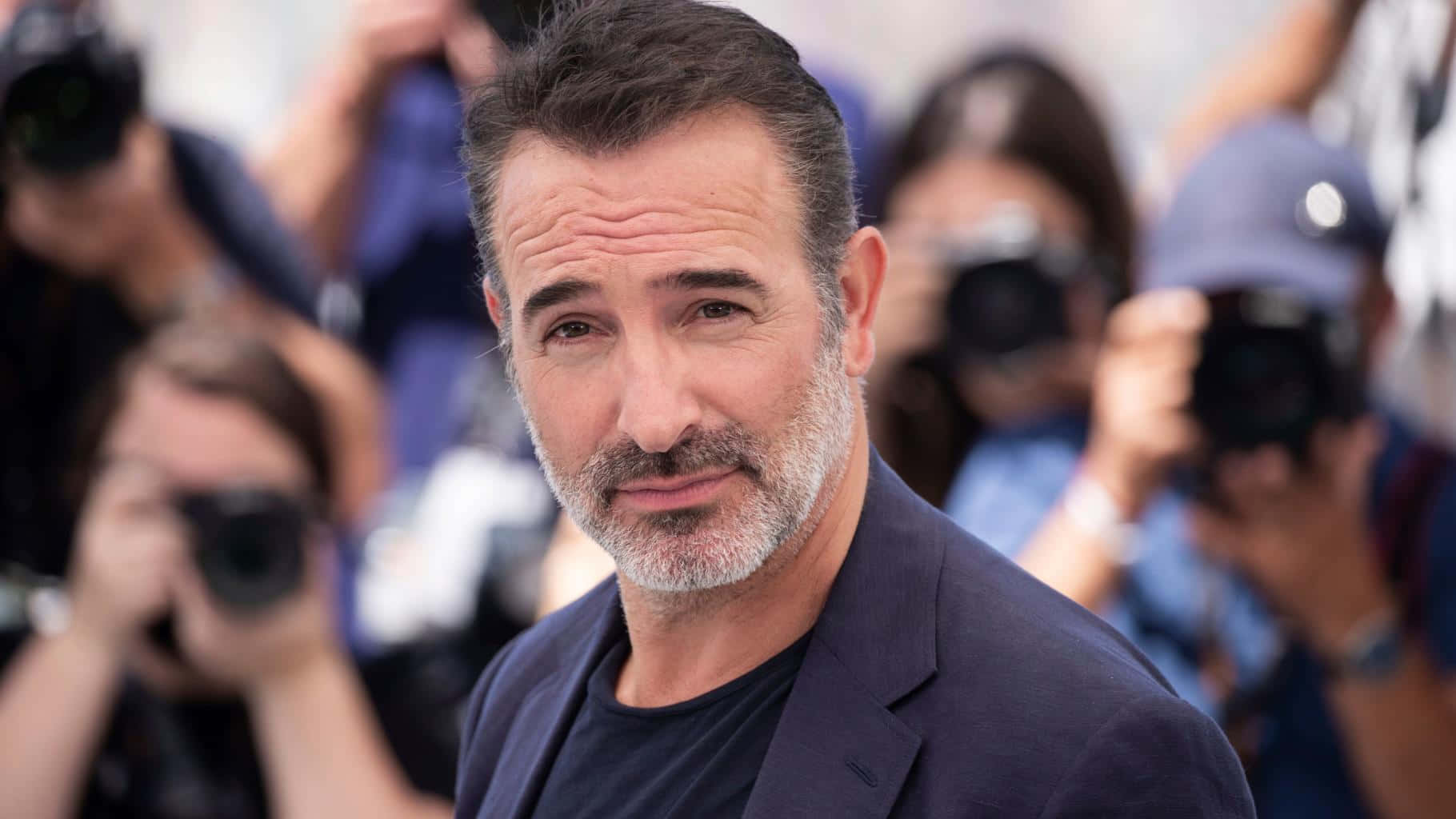 Jean Dujardin, gray beard, dark suit, HD Desktop Wallpaper