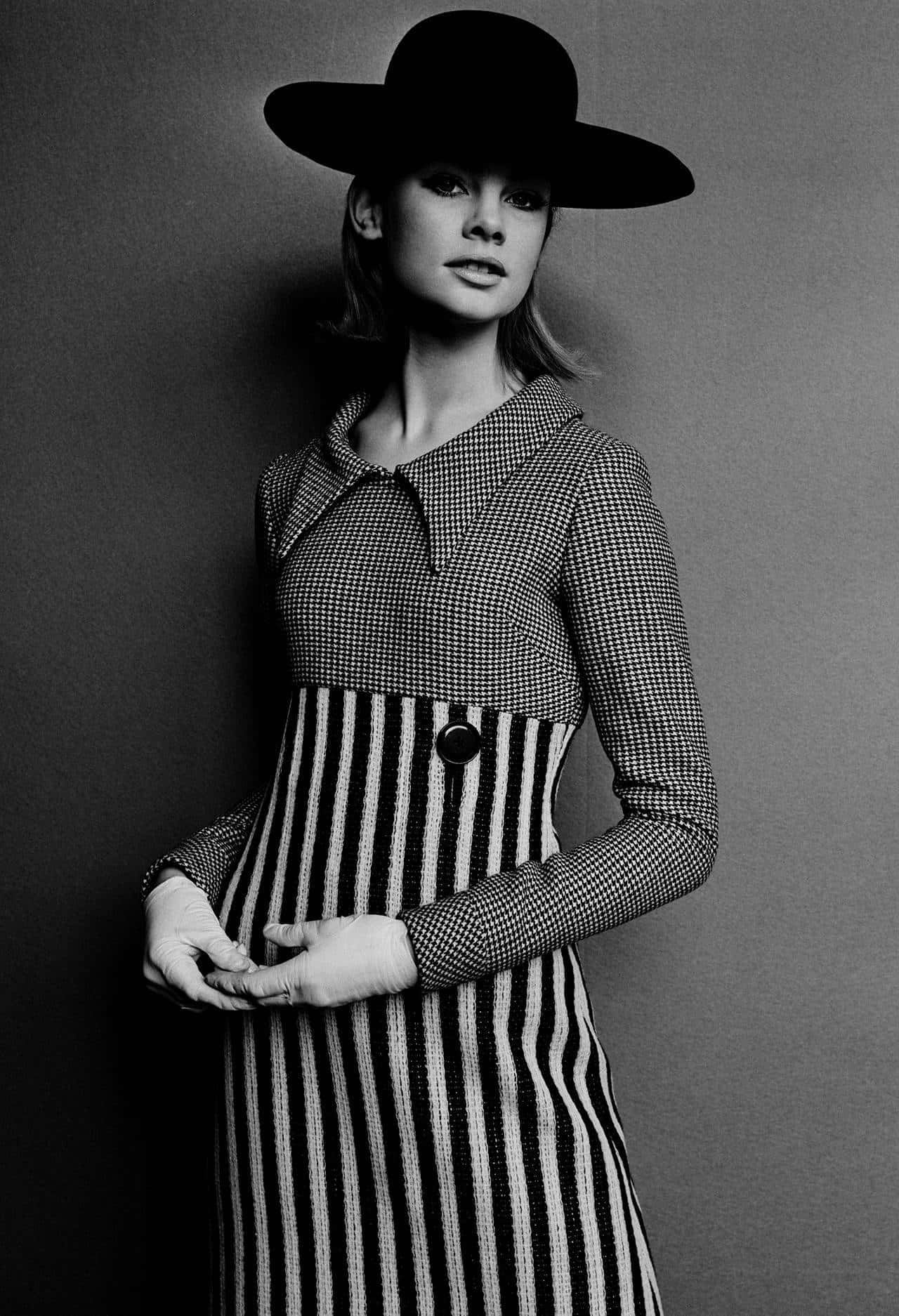 Jean Shrimpton, black hat, black-and-white striped dress, HD Phone Wallpaper