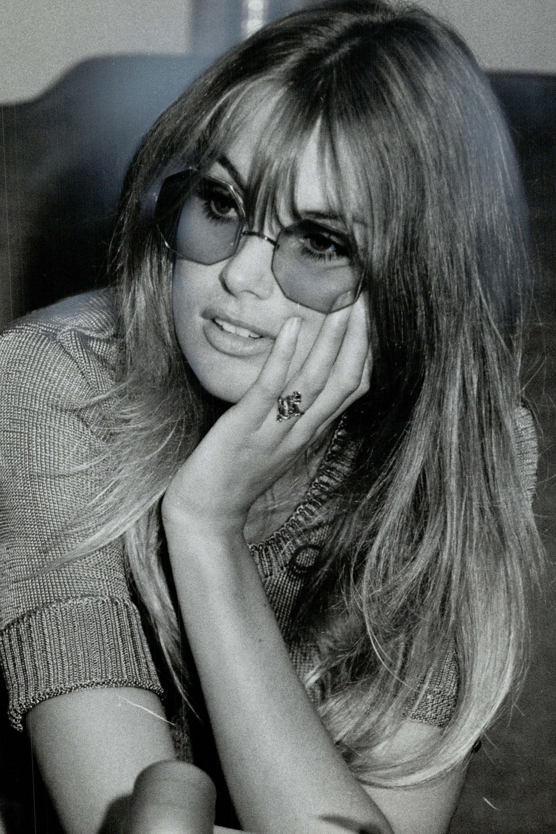 Jean Shrimpton, black and white portrait, long hair, 2K Phone Wallpaper
