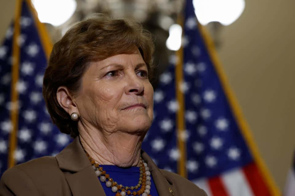 Jeanne Shaheen, brown blazer, pearl earrings, SD Desktop Wallpaper
