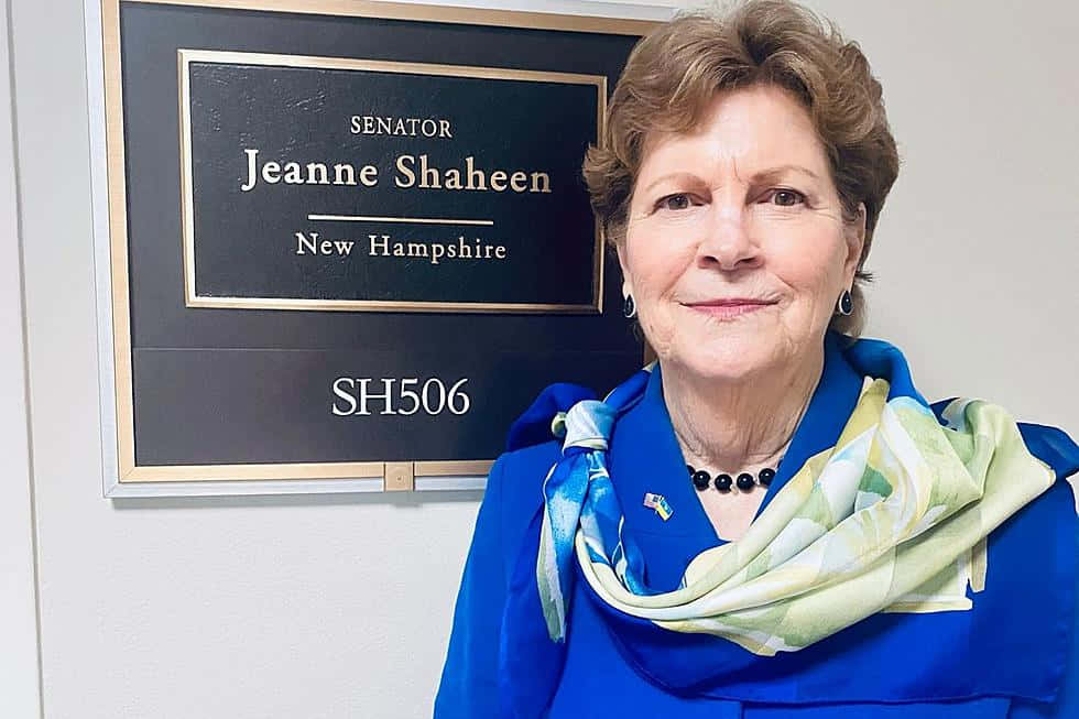 Jeanne Shaheen, New Hampshire office, blue suit, SD Desktop Wallpaper
