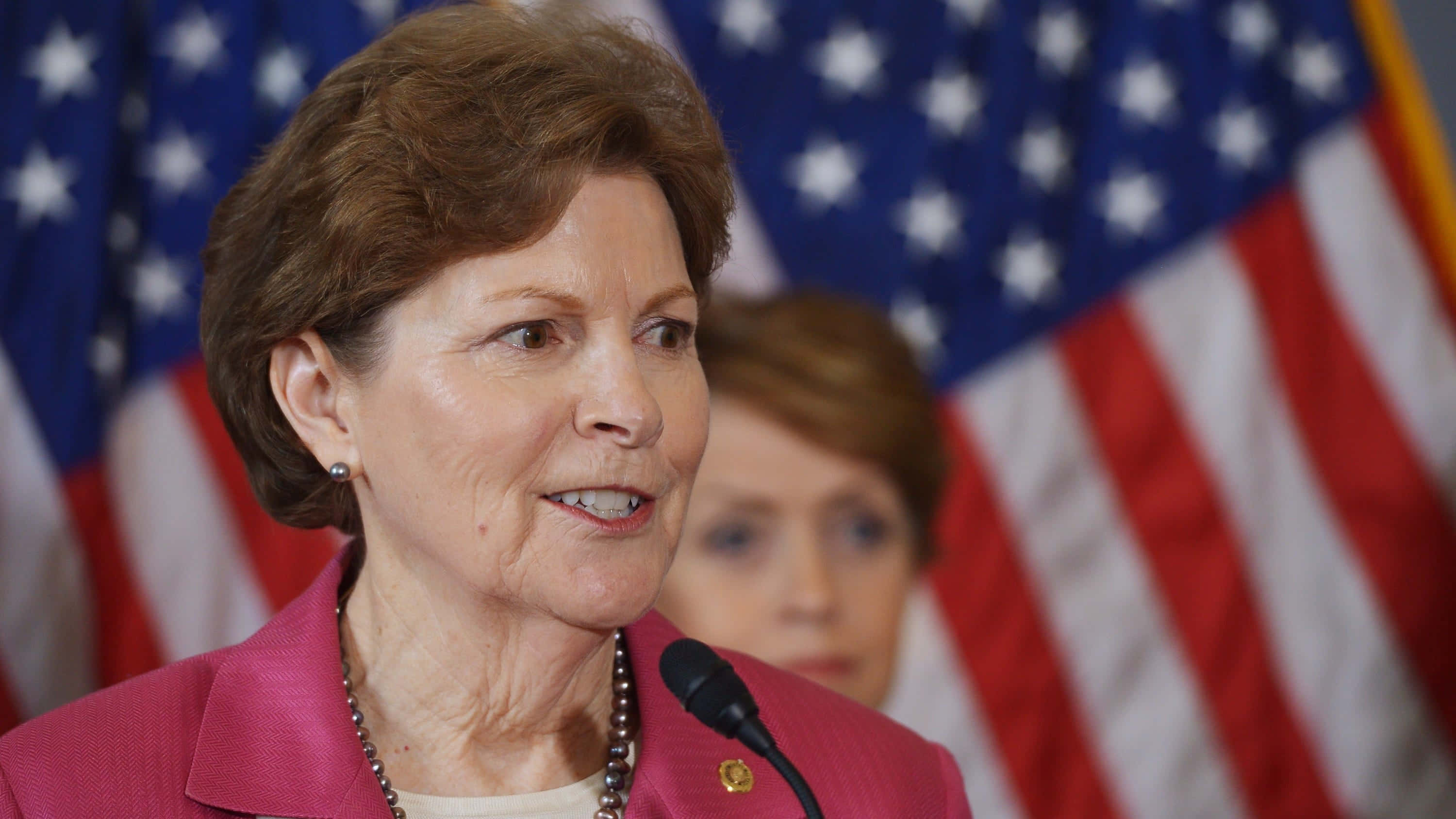 Jeanne Shaheen, pink blazer, microphone, 2K Desktop Wallpaper